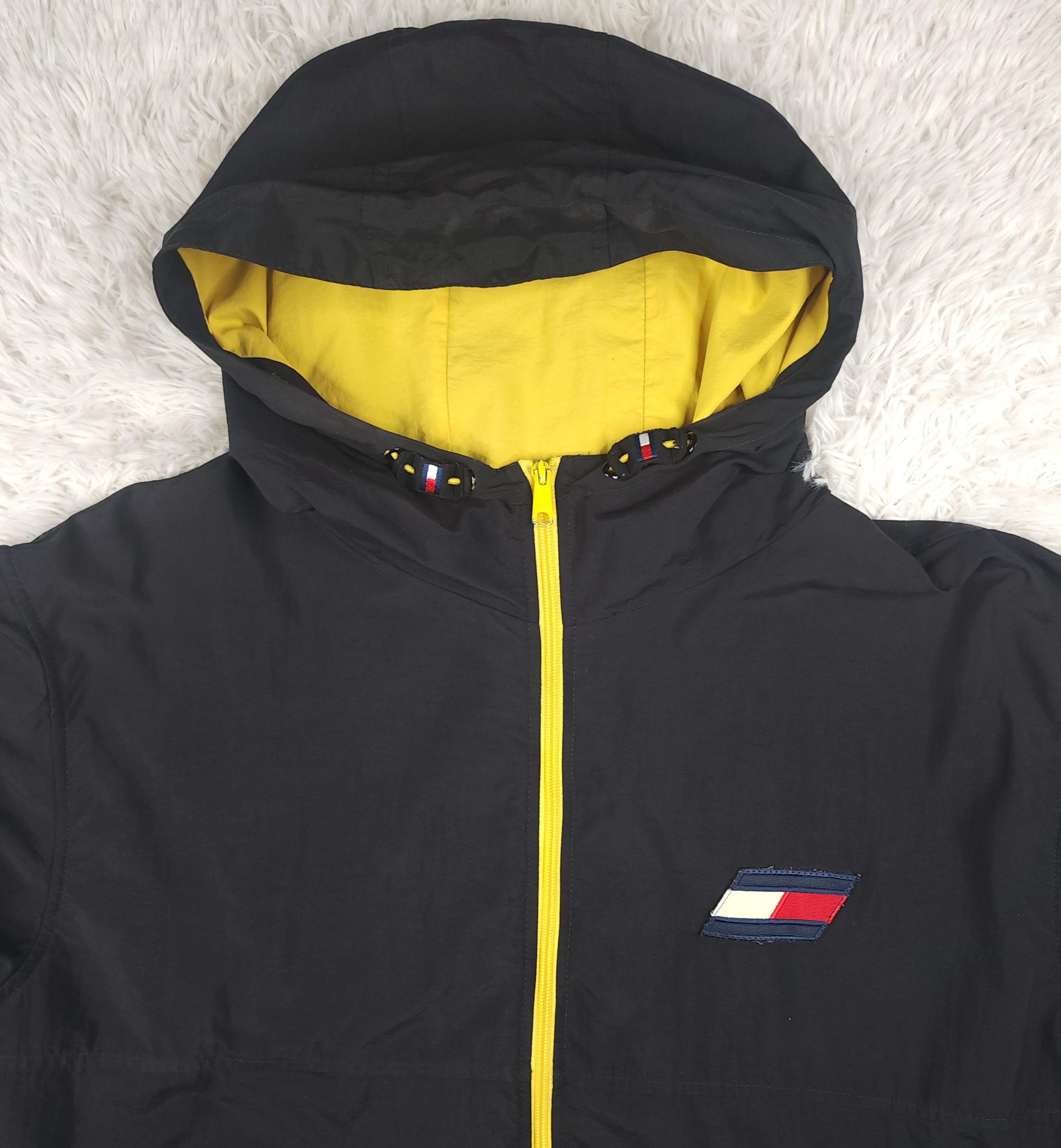 Tommy Hilfiger Tommy Hilfiger full zip hooded windbreaker jacket Size XL Size US XL / EU 56 / 4 - 4 Thumbnail
