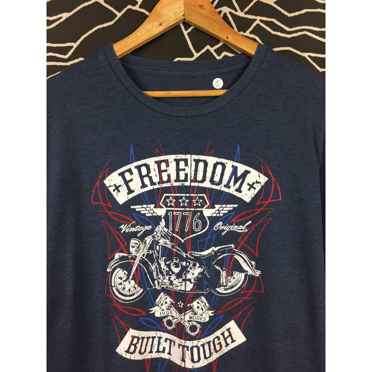 Vintage Americana Freedom Built Tough Classic Motorcycle Graphic Tee Size US XXL / EU 58 / 5 - 3 Thumbnail