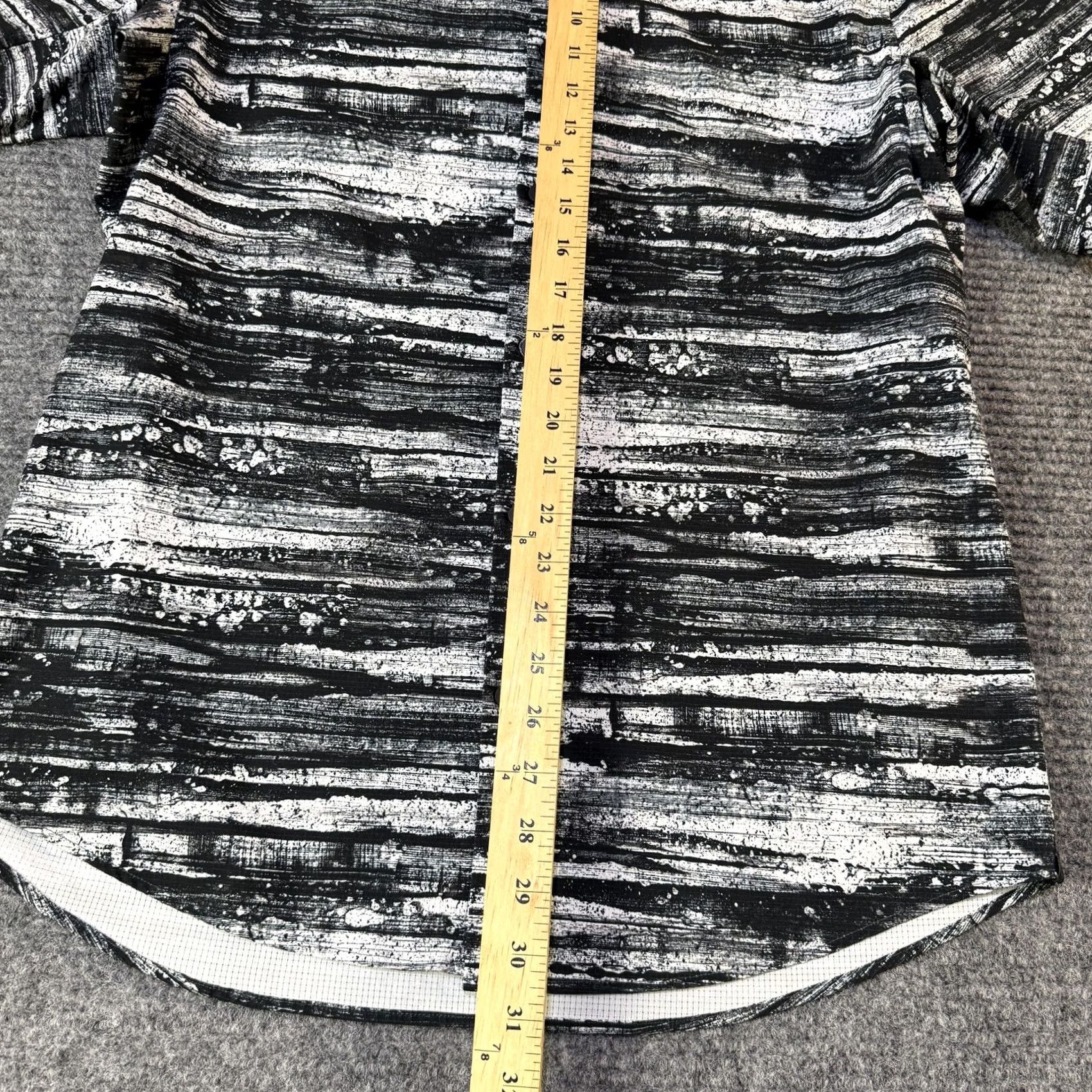 Lululemon Lululemon Shirt Mens Large Button Up Black White Short Sleeve Performance Size US L / EU 52-54 / 3 - 5 Thumbnail