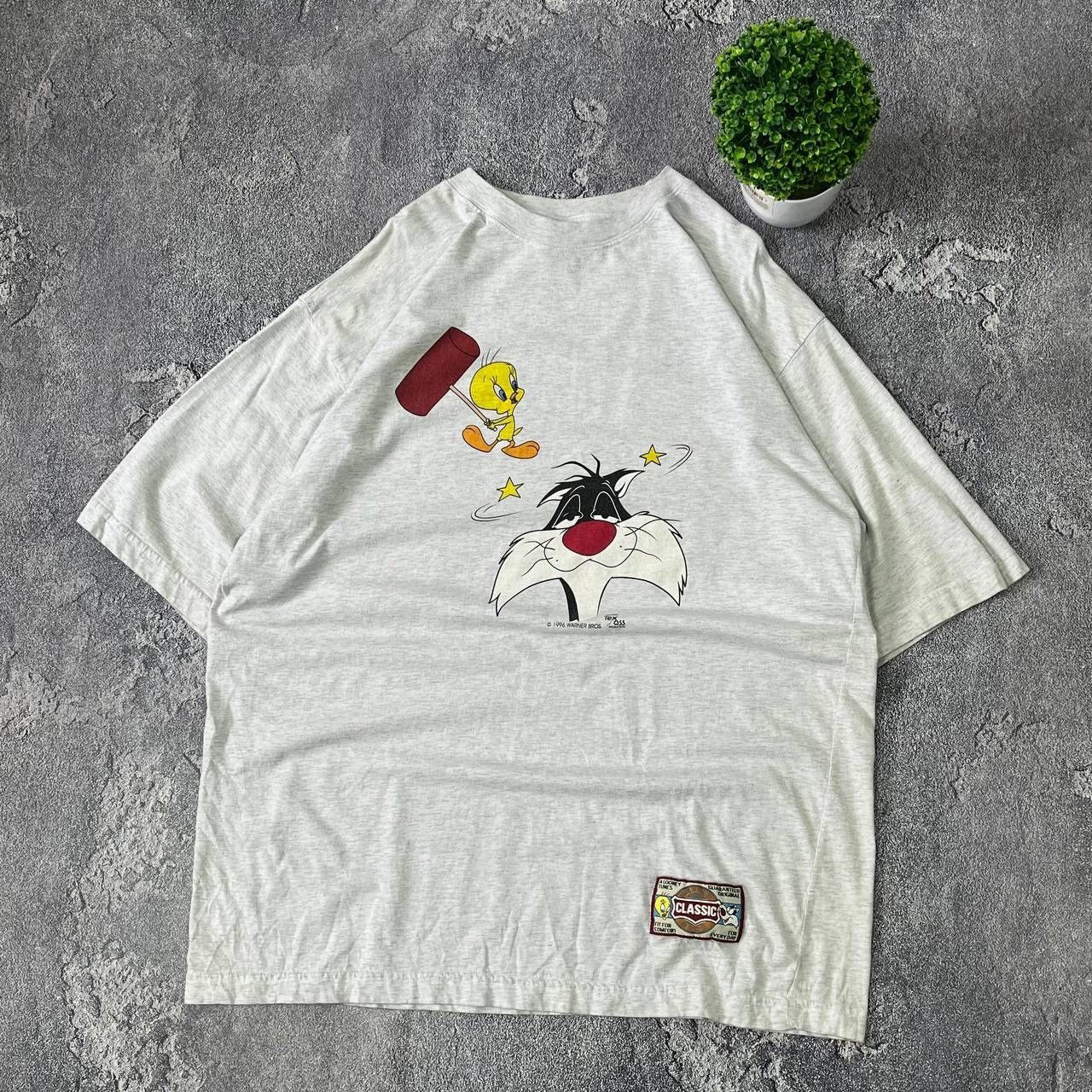 Vintage Vintage 1996 Tweety Bird Sylevester Looney T-Shirt Size US L / EU 52-54 / 3 - 18 Thumbnail