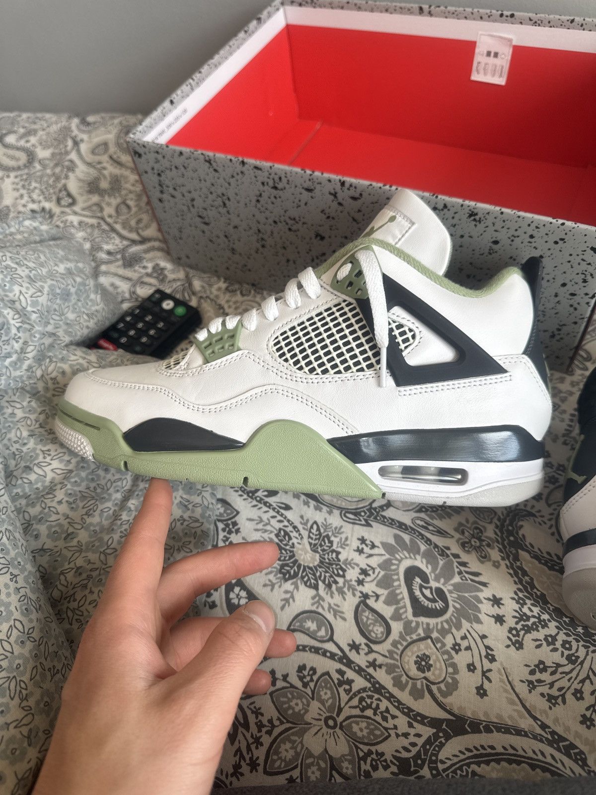Jordan Brand Air Jordan 4 Seafoam 10W 9US Size US 9 / EU 42 - 2 Thumbnail