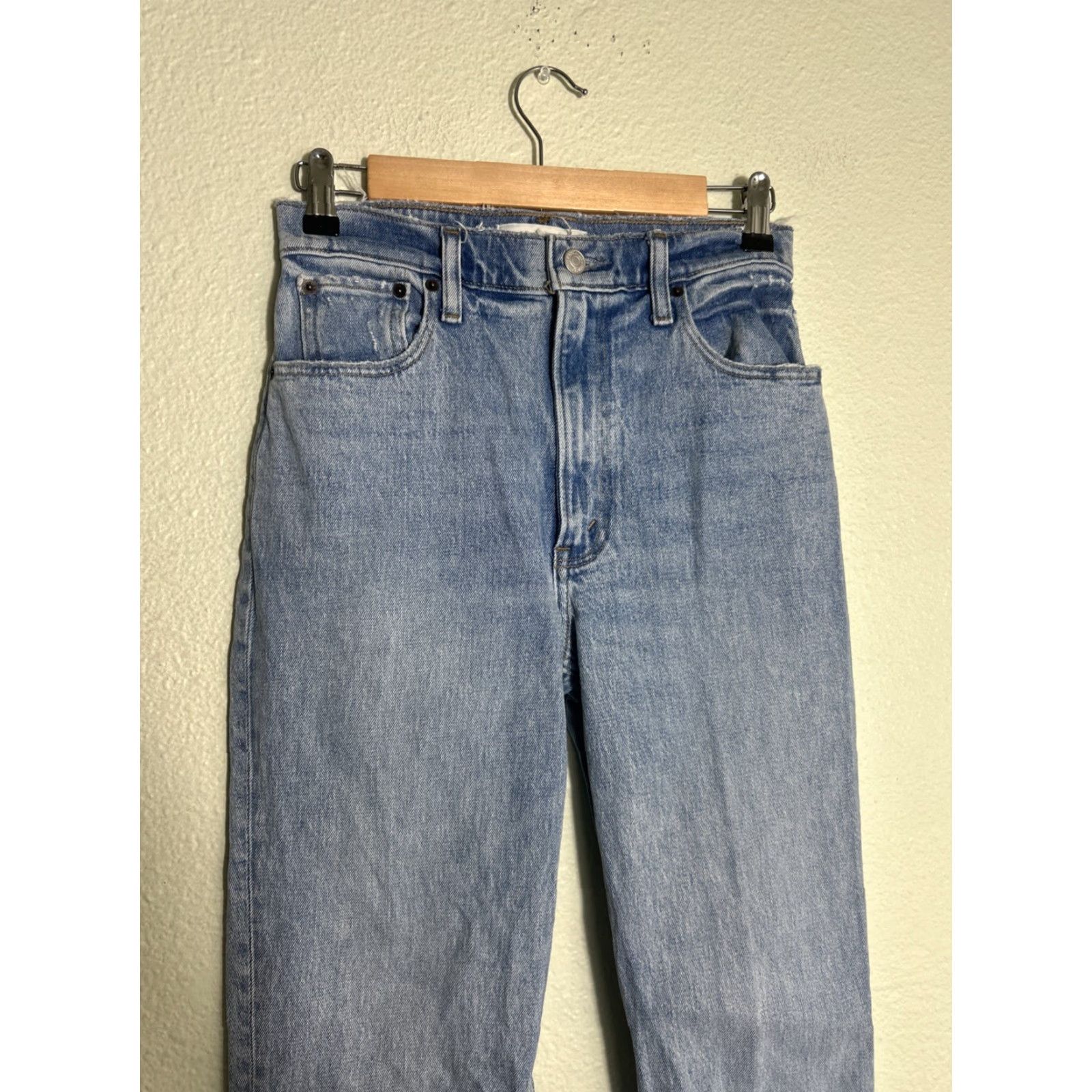 Abercrombie & Fitch Abercrombie & Fitch Jeans 90s Straight Ultra-High Rise Light Wash 0 Women 26x31 Color Blue Size ONE SIZE - 7 Thumbnail