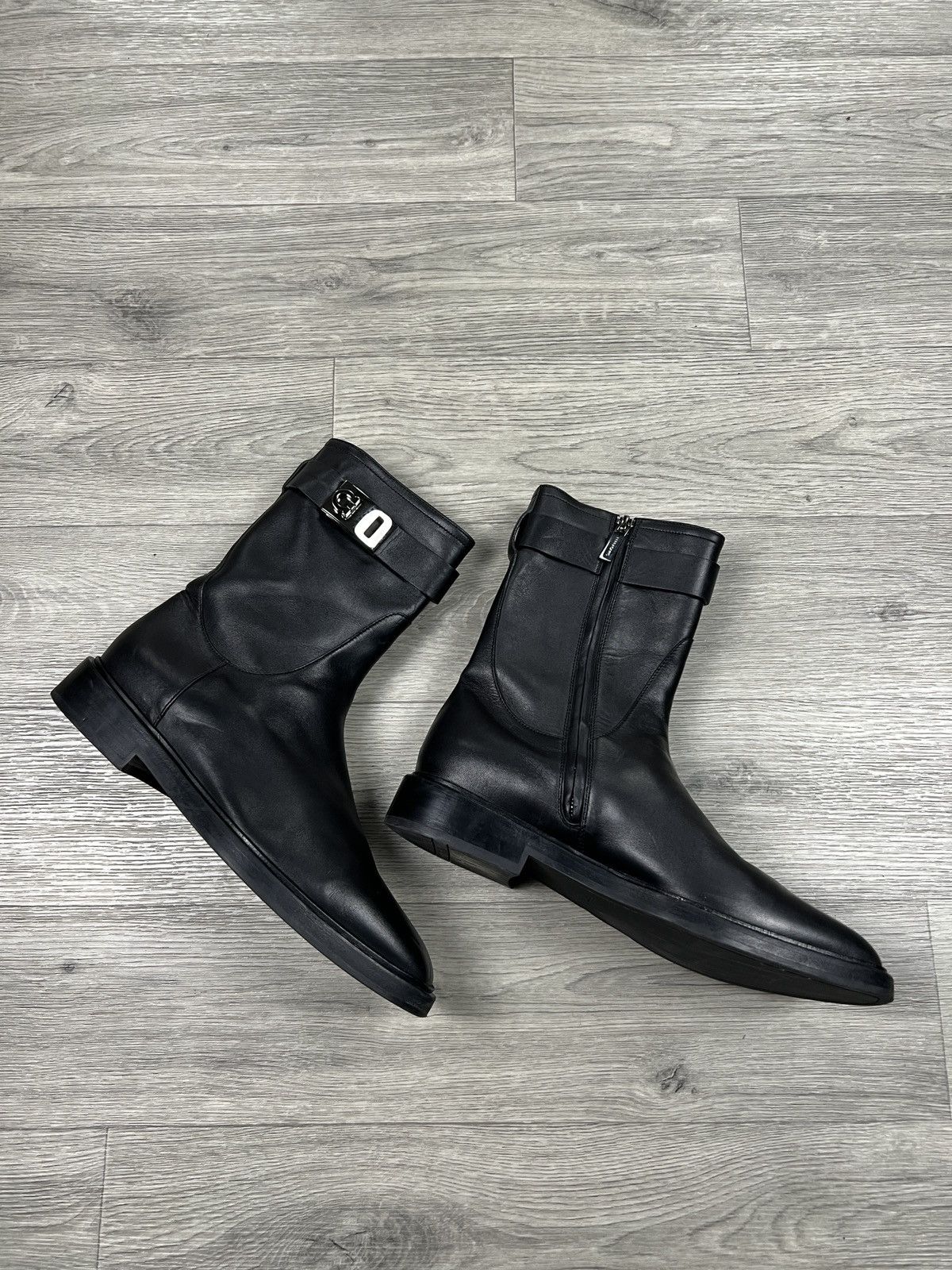 Salvatore Ferragamo Ferragamo Women’s Gancini Buckle Leather Ankle Boots 8,5 Size US 11 / IT 41 - 2 Thumbnail