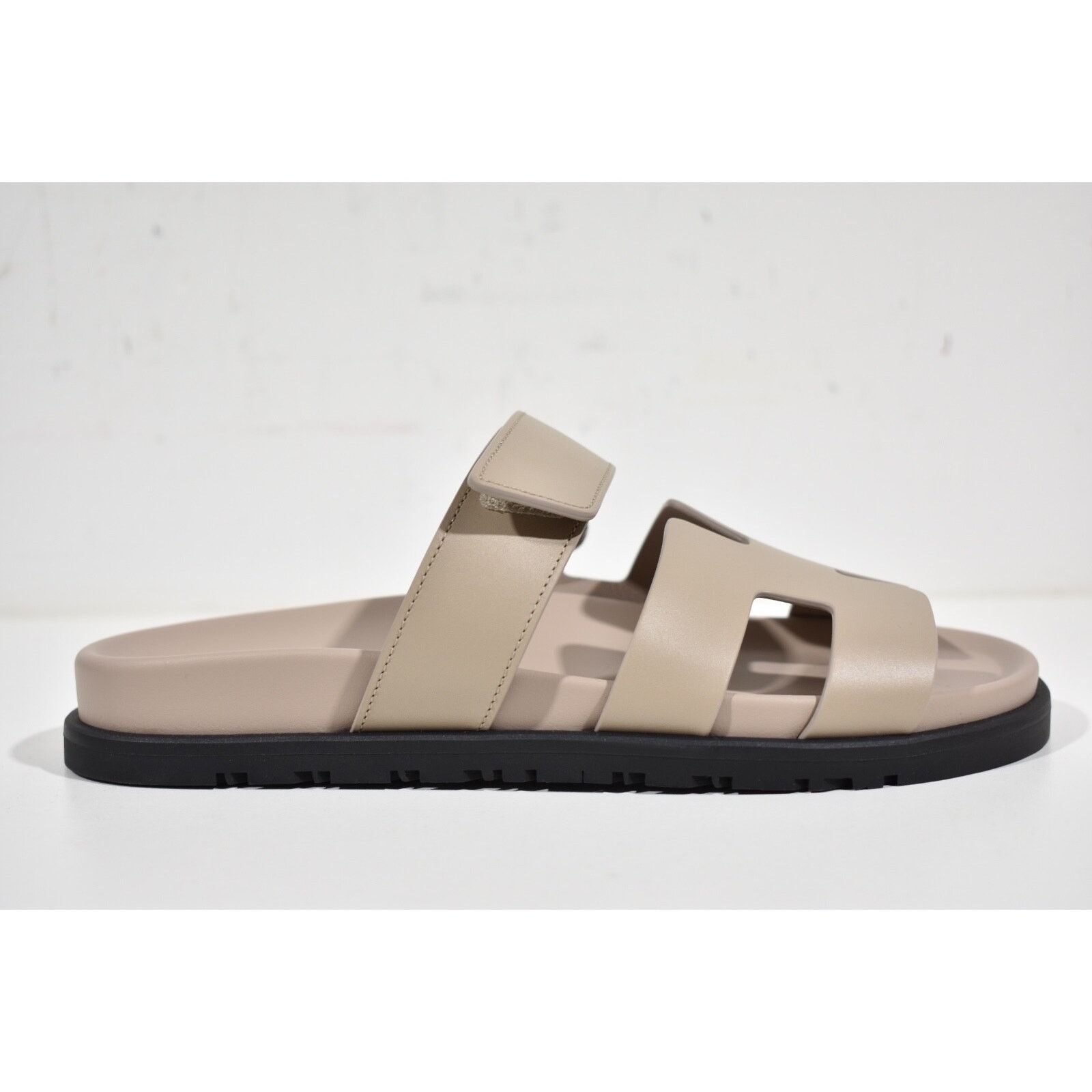Hermes Hermes Chypre Sandal Beige Mastic Leather Black Logo Size US 12 / IT 42 - 2 Thumbnail