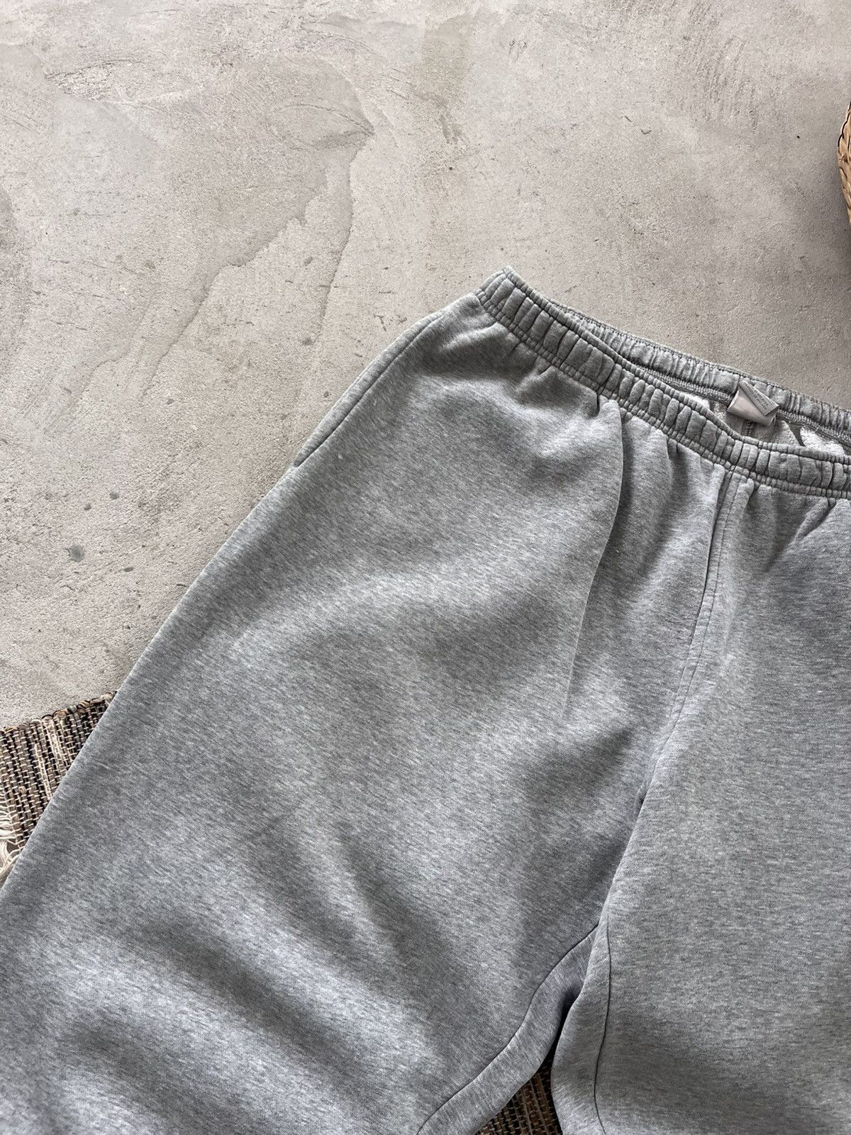 Nike 00s Vintage Nike Grey Sportswear Baggy Sweatpants Y2K Size US 38 / EU 54 - 3 Thumbnail