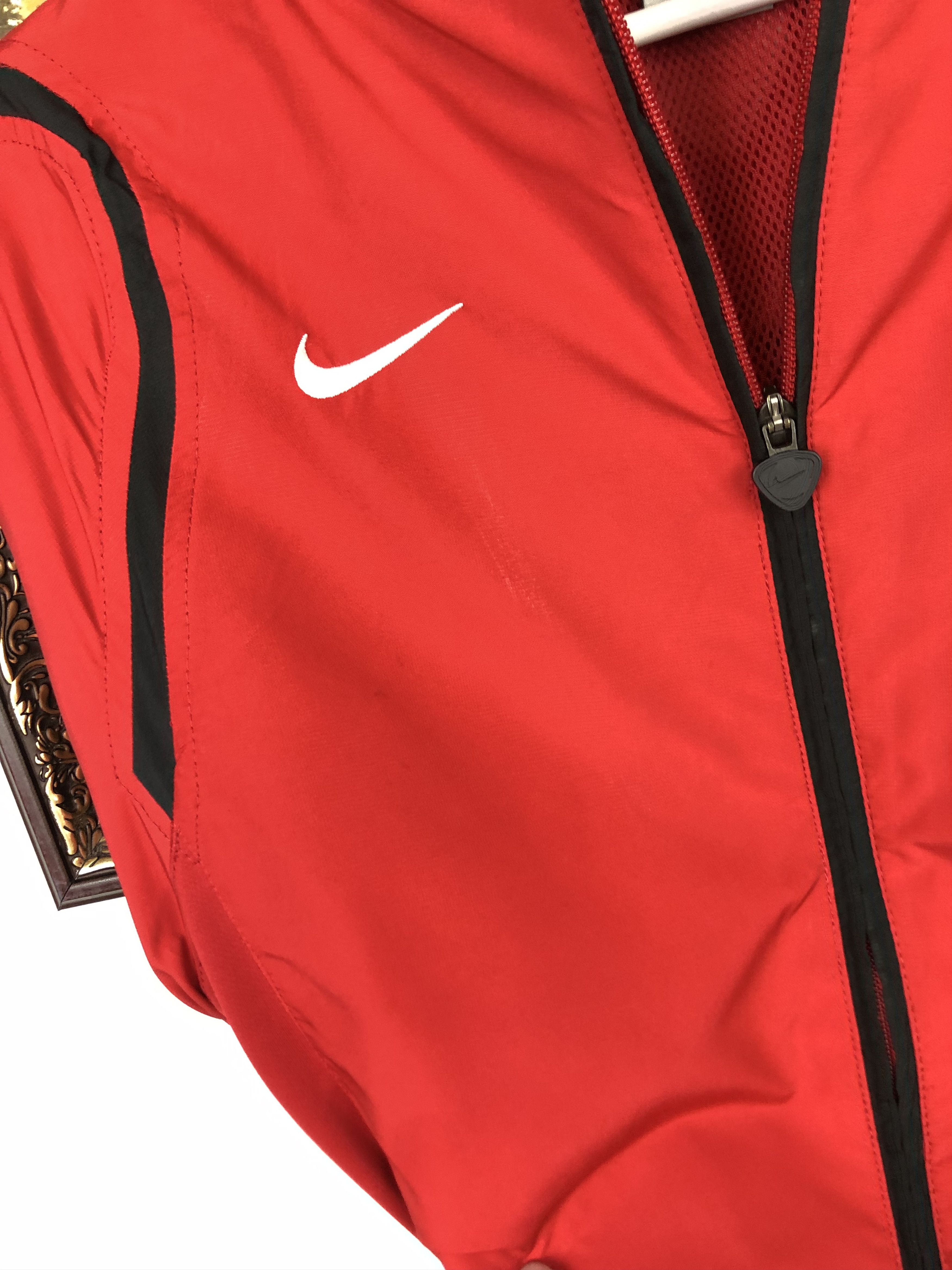 Nike Vintage Nike Manchester United Football Train Jacket Soccer Size US S / EU 44-46 / 1 - 10 Thumbnail