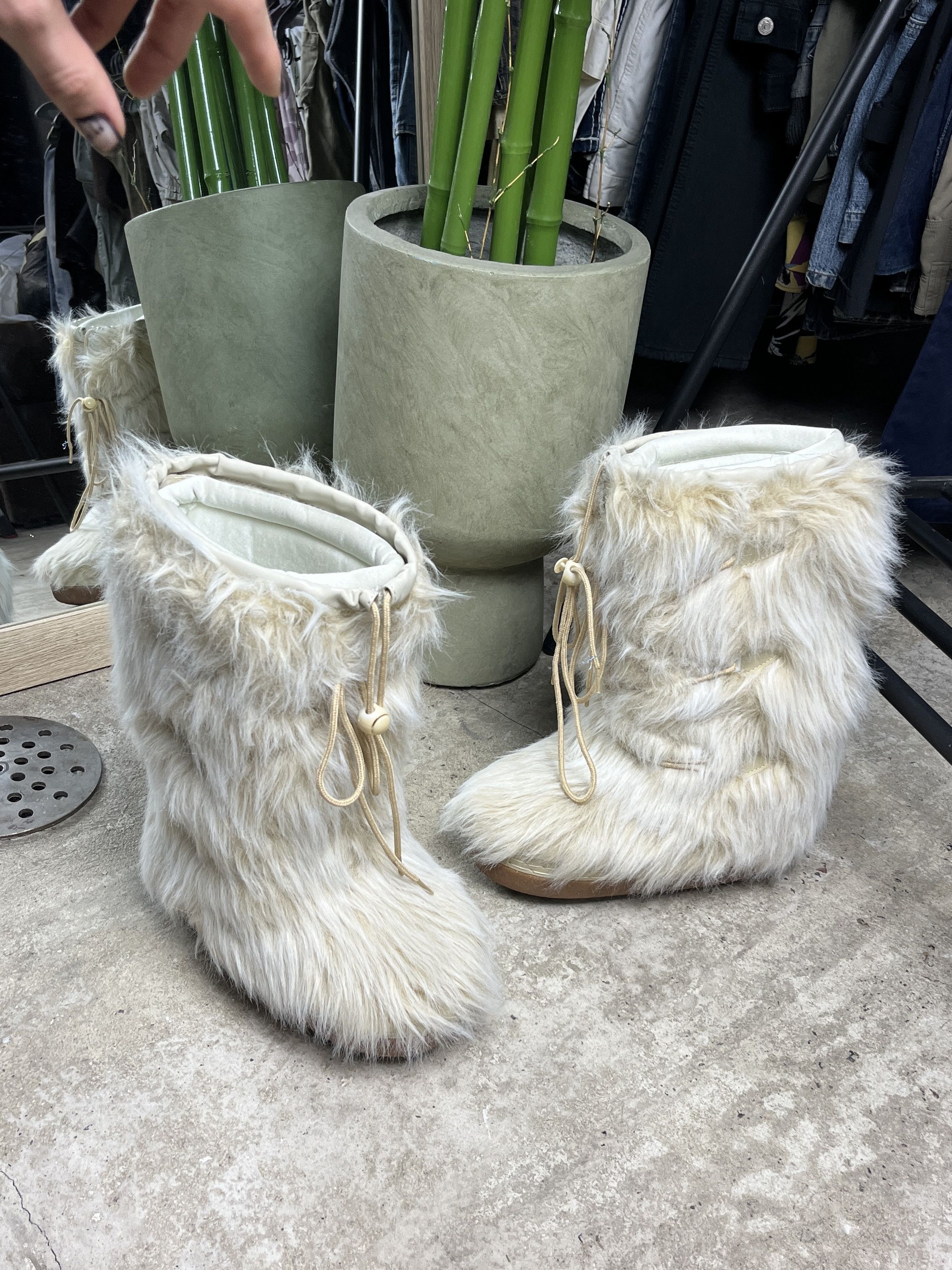 Vintage 2000s FAUX FUR FLUFFY APRES-SKI MOON BOOTS CREAM - № 5100 Size US 6 / EU 39 - 9 Thumbnail