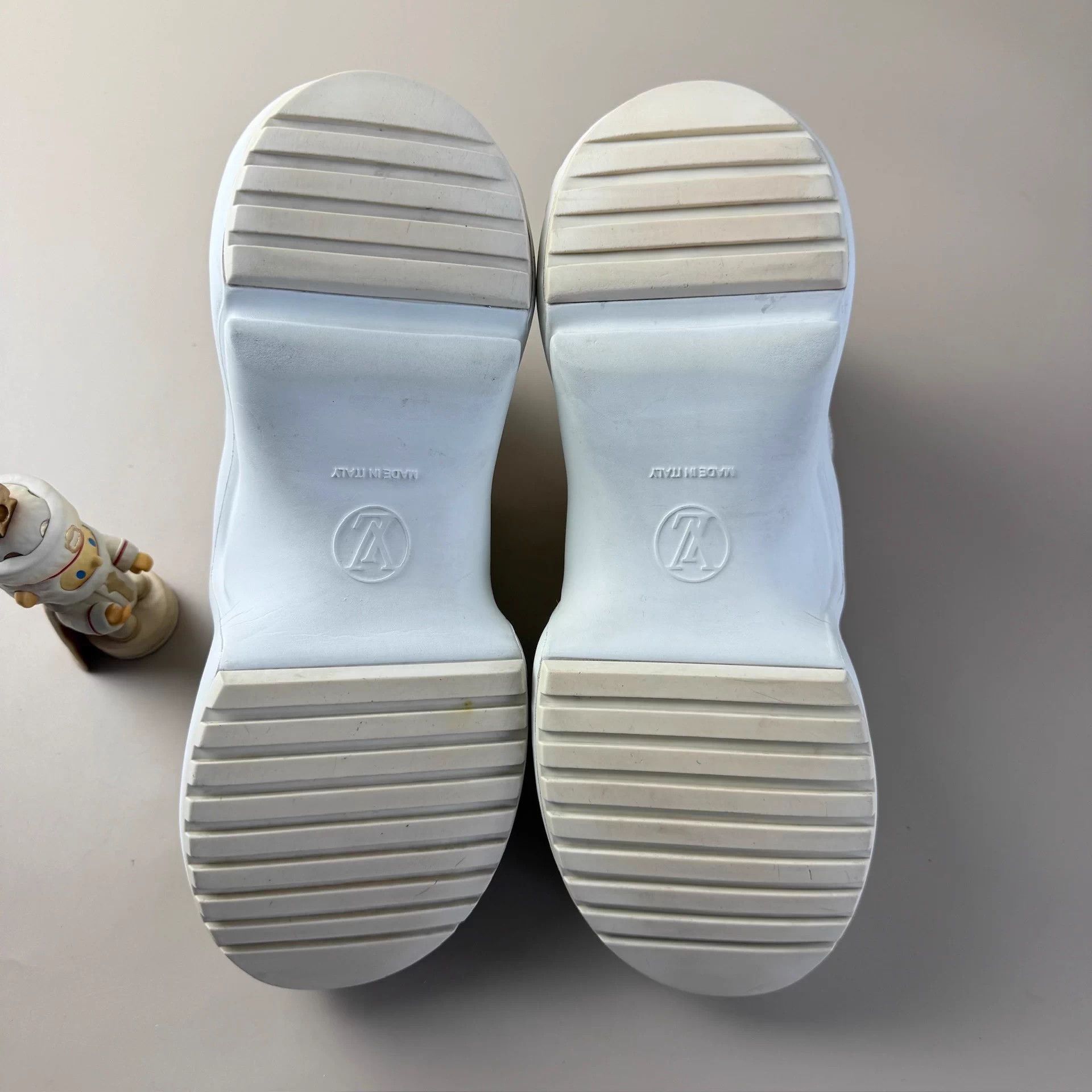 Louis Vuitton LV Monogram All Over Print Pont 9 Dad Sneaker 38.5 Size US 7.5 / IT 37.5 - 6 Thumbnail