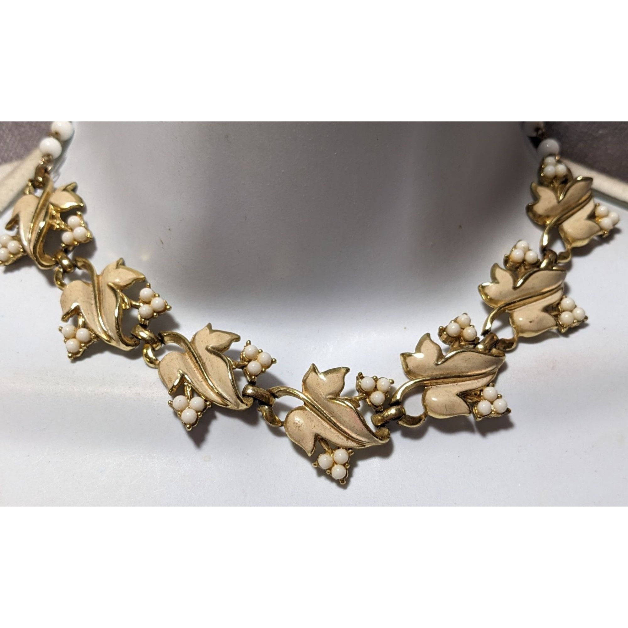 Other Vintage 50s Beige Leaf Floral Coro Necklace Size ONE SIZE - 6 Thumbnail