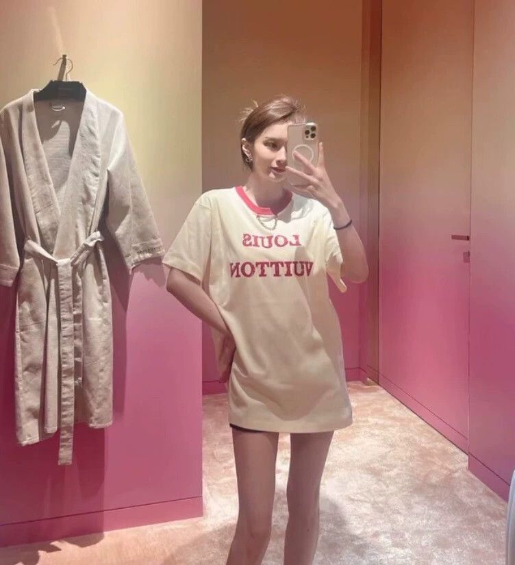 Louis Vuitton Louis Vuitton Crewneck short-sleeve T-shirt in beige logo Size M / US 6-8 / IT 42-44 - 9 Thumbnail