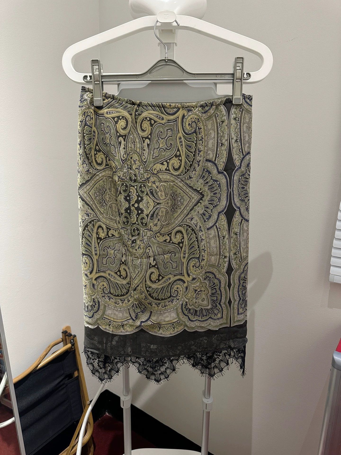 Share Spirit Homme Share spirit Black-Green Silk Low-Rise Skirt 36 Size 25" / US 0 / IT 36 - 1 Thumbnail