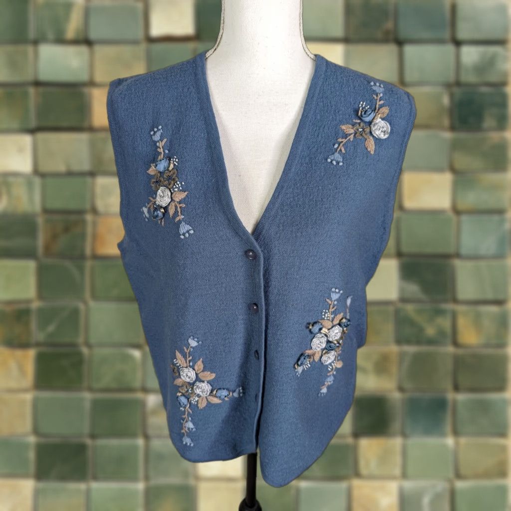 Vintage VINTAGE Koret Vest Women's Floral blue Wool beaded embroidered Medium V1J Size M / US 6-8 / IT 42-44 - 1 Thumbnail