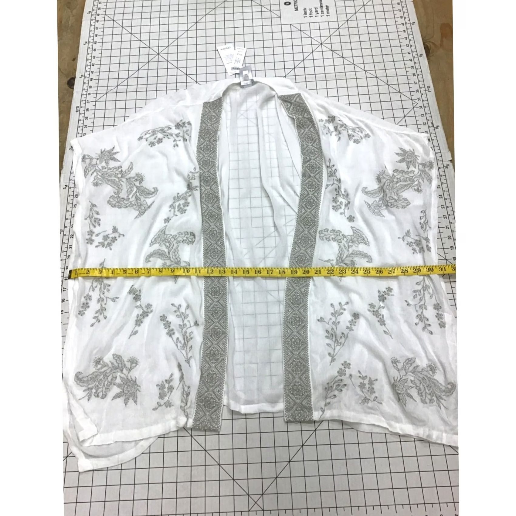 Vintage VINTAGE Women’s Beautiful Embroidered Ruana #1589 Sweater Small White Chicos Embroidered Pullover Women Girls Size S / US 4 / IT 40 - 6 Thumbnail