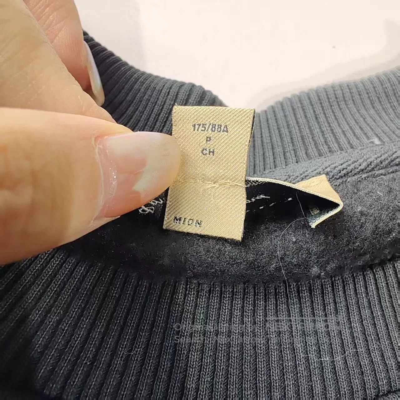 burberry sweatshirt in size small, navy blue.