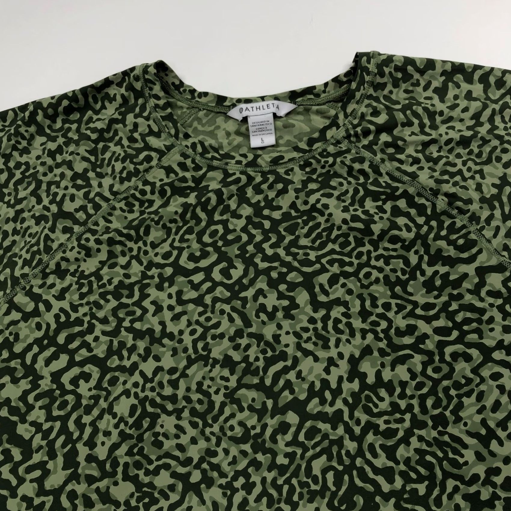 Athleta Athleta Ultimate Train Printed Tee Large Athleisure Gym Pullover Top Camo Green Size L / US 10 / IT 46 - 2 Thumbnail