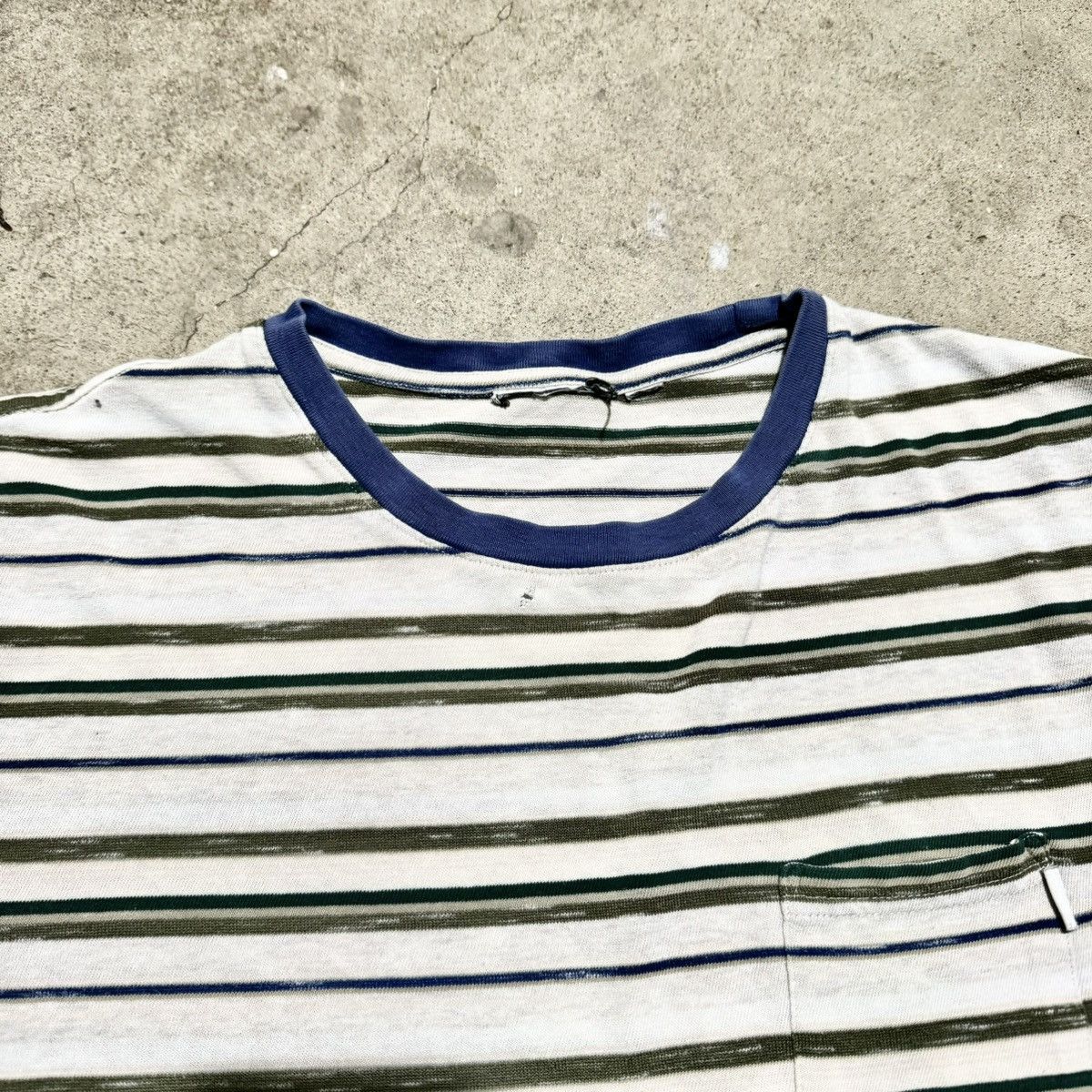 Vintage VINTAGE DISTRESSED STRIPED POCKET TEE! Size US L / EU 52-54 / 3 - 3 Thumbnail