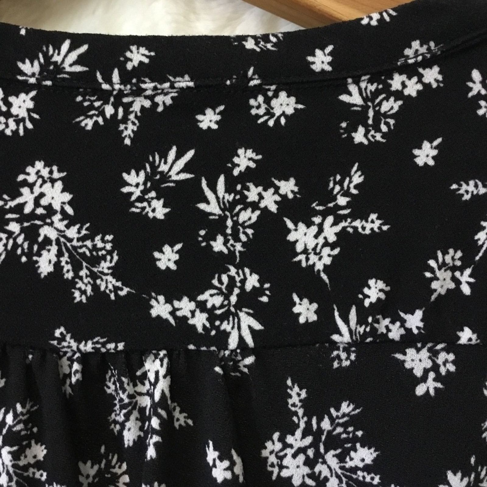 Mango MNG Black Ruffle Cap Sleeve Floral Mini Dress Size M / US 6-8 / IT 42-44 - 10 Thumbnail