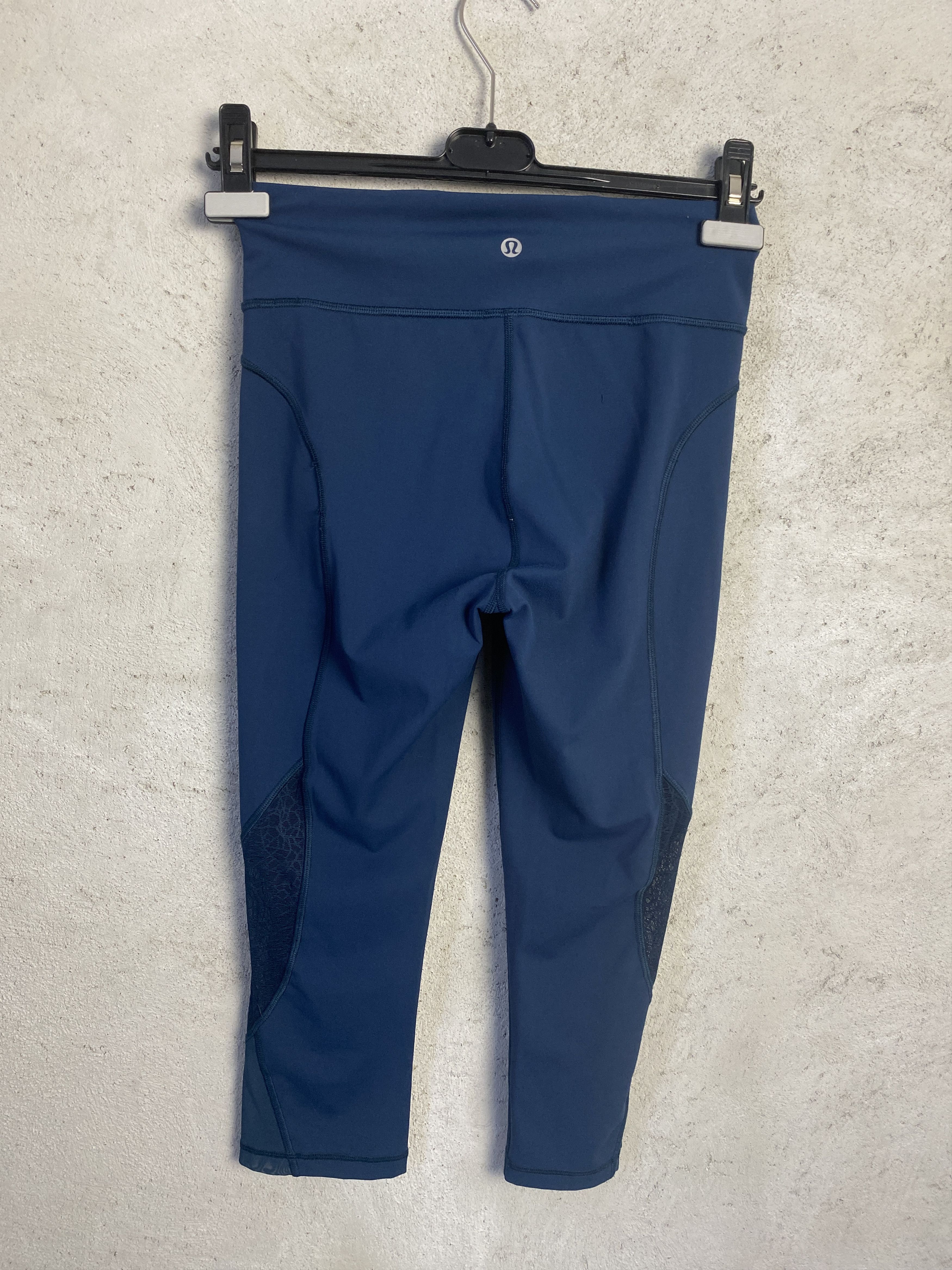 Lululemon Lululemon capri short leggings sport yoga pilates gym Size 27" / US 4 / IT 40 - 1 Thumbnail