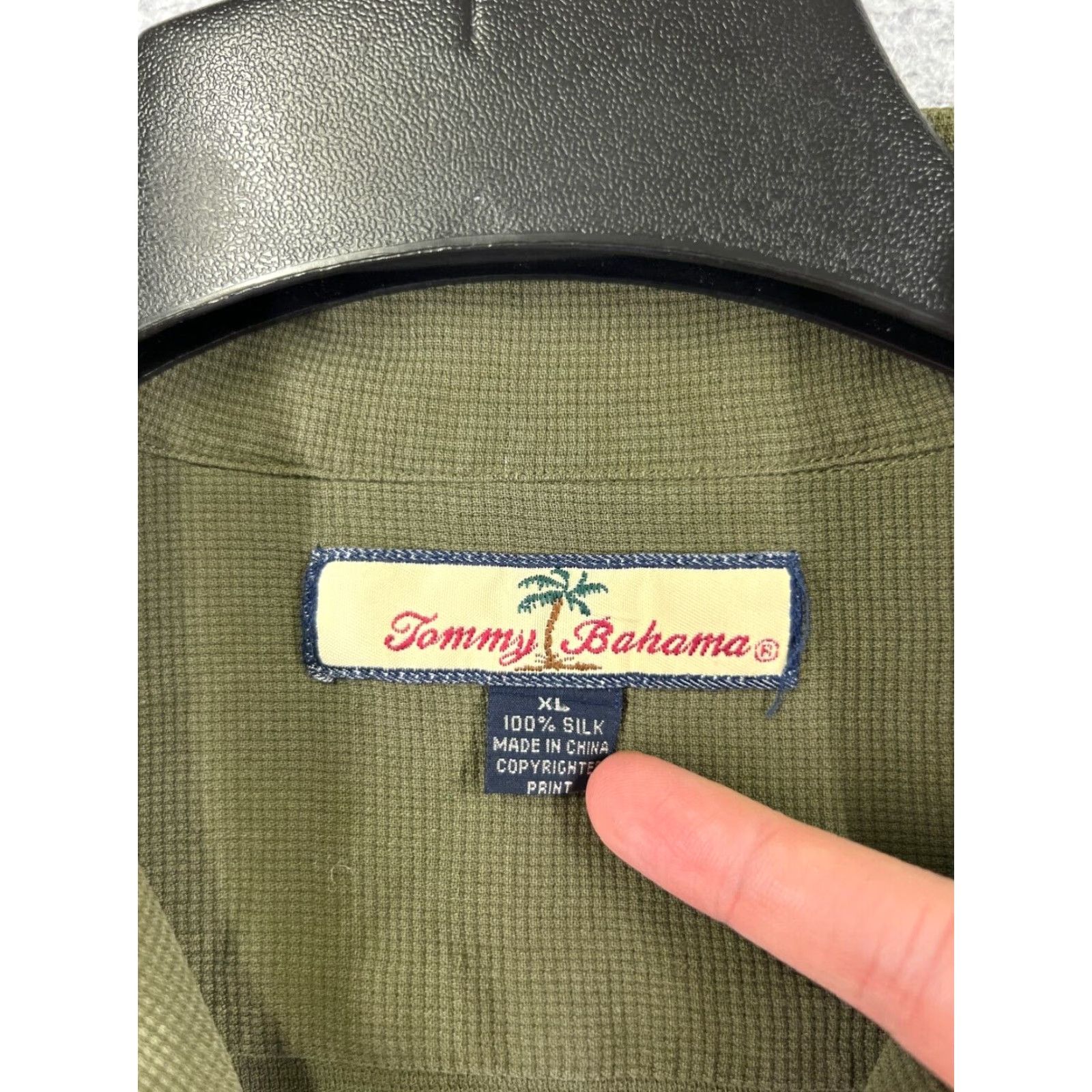 Tommy Bahama Tommy Bahama Shirt Men Extra Large Green Embroidered New Years 2006 Cocktails Size US XL / EU 56 / 4 - 7 Thumbnail