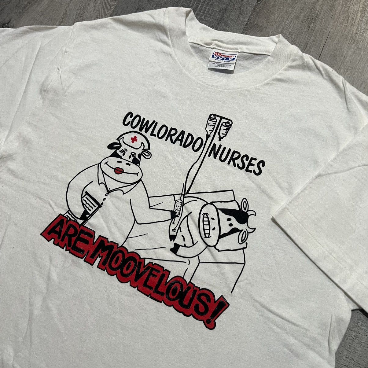 Hanes × Vintage VTG Cowlorado Nurses Are Moovelous 90s White Nursing Shirt Size US L / EU 52-54 / 3 - 2 Thumbnail