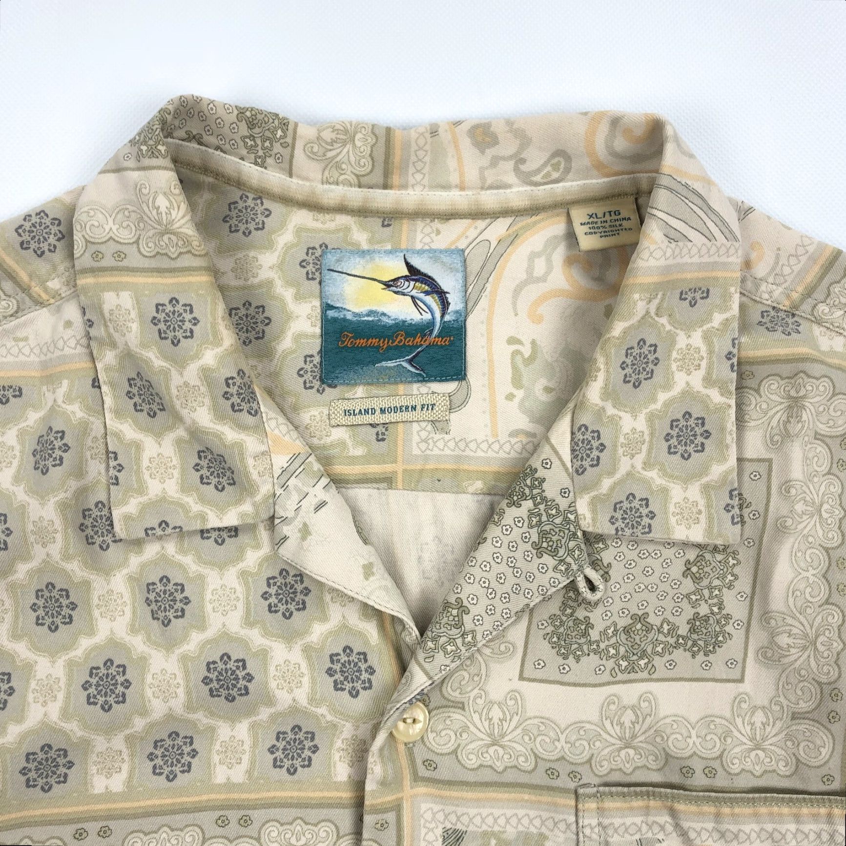 Tommy Bahama Tommy Bahama Men's XL Silk Patchwork Paisley Button-Up Short Sleeve Island Modern Fit Beach Resort Size US XL / EU 56 / 4 - 2 Thumbnail