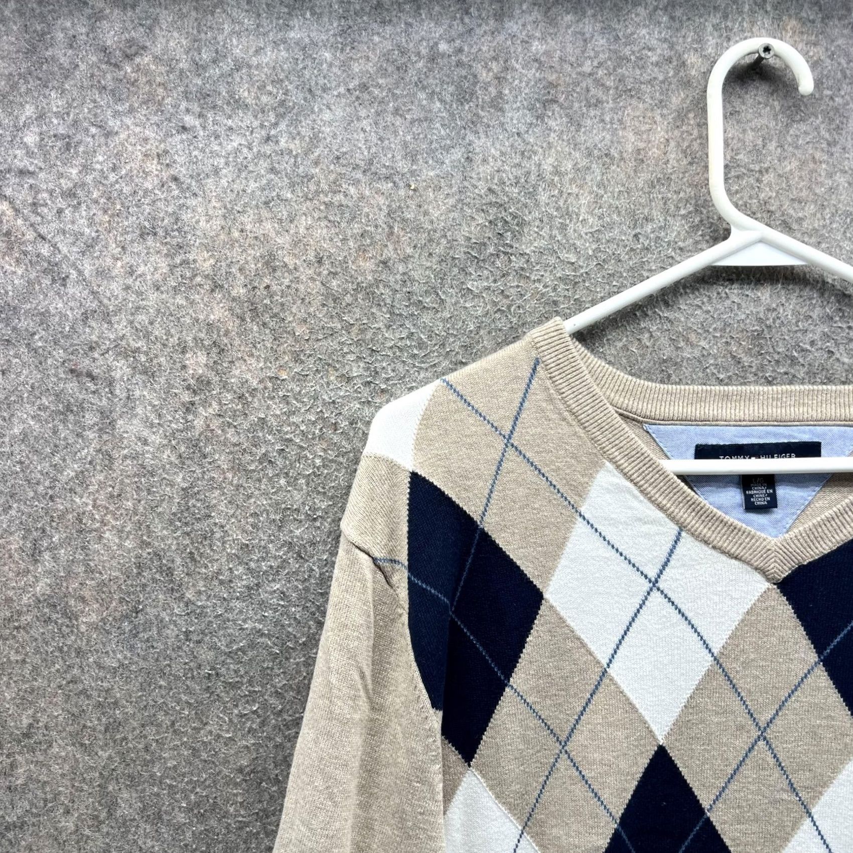 Tommy Hilfiger Tommy Hilfiger Sweater Mens Large Beige Cotton V Neck Argyle Pullover Knit Logo Size US L / EU 52-54 / 3 - 5 Thumbnail