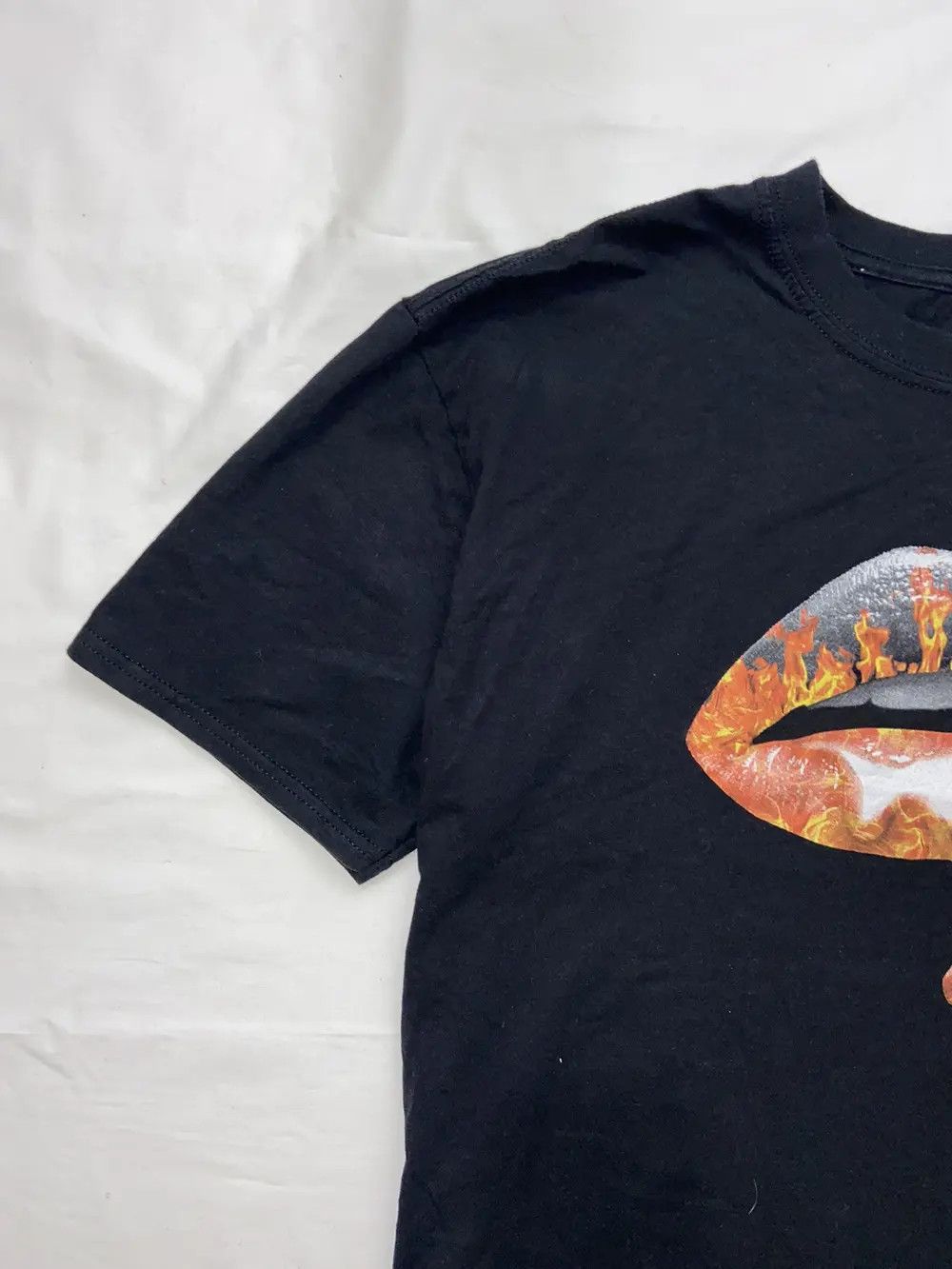 Vintage VINTAGE 90S ART BIG LIPS TEE STREETWEAR JAPANESE SKATE Y2K Size US XL / EU 56 / 4 - 5 Thumbnail