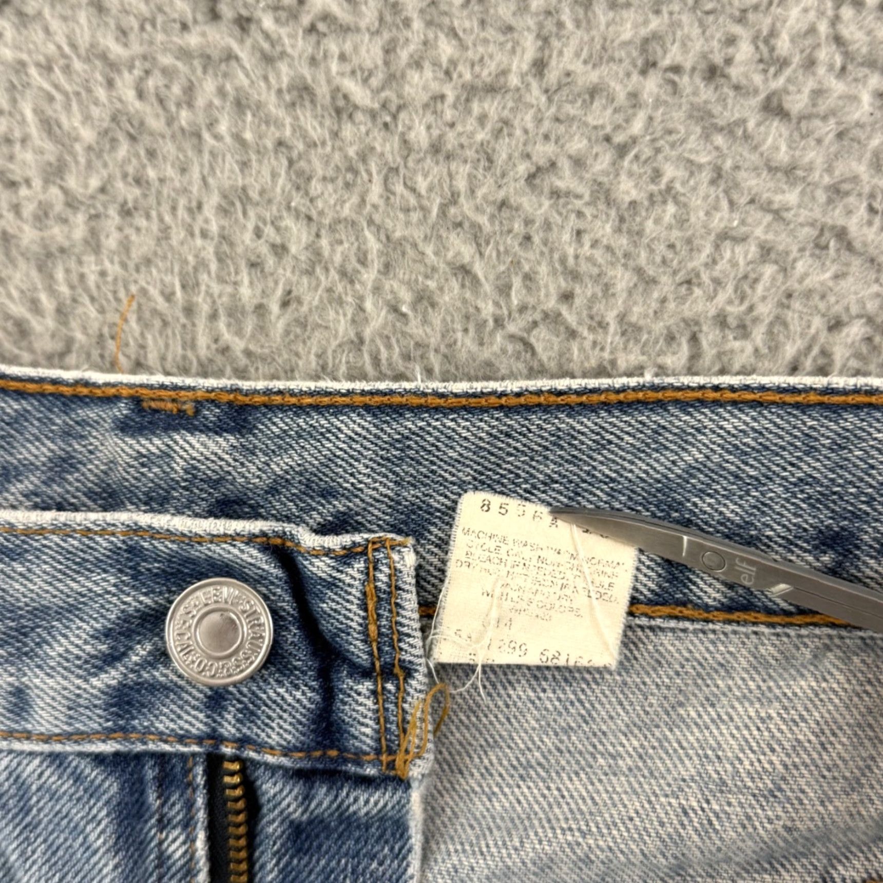 Levi's VINTAGE Levi's 550 Jeans Mens 36x30 Blue Distressed 90s Logo USA 5-Pocket Denim Straight Relaxed 90s Size US 36 / EU 52 - 6 Thumbnail