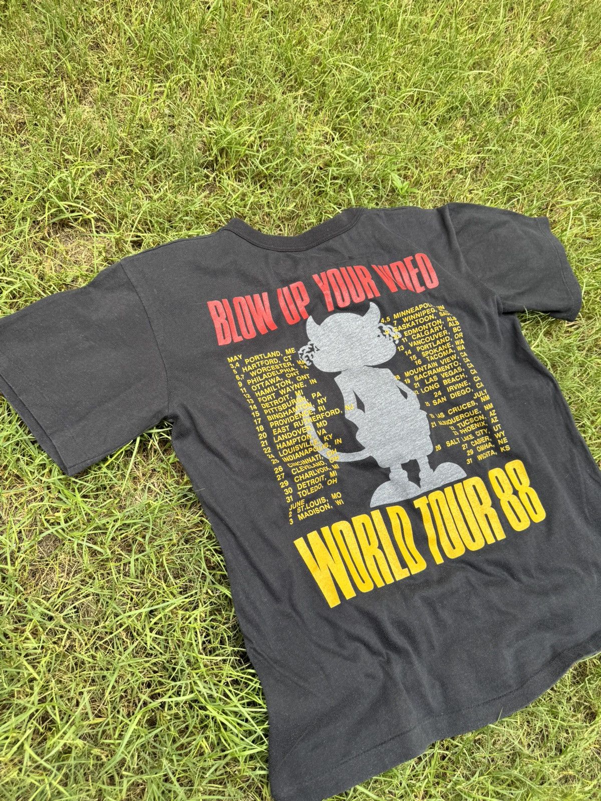 AC/DC Vintage 1988 ACDC World Tour T Shirt Size US M / EU 48-50 / 2 - 8 Thumbnail