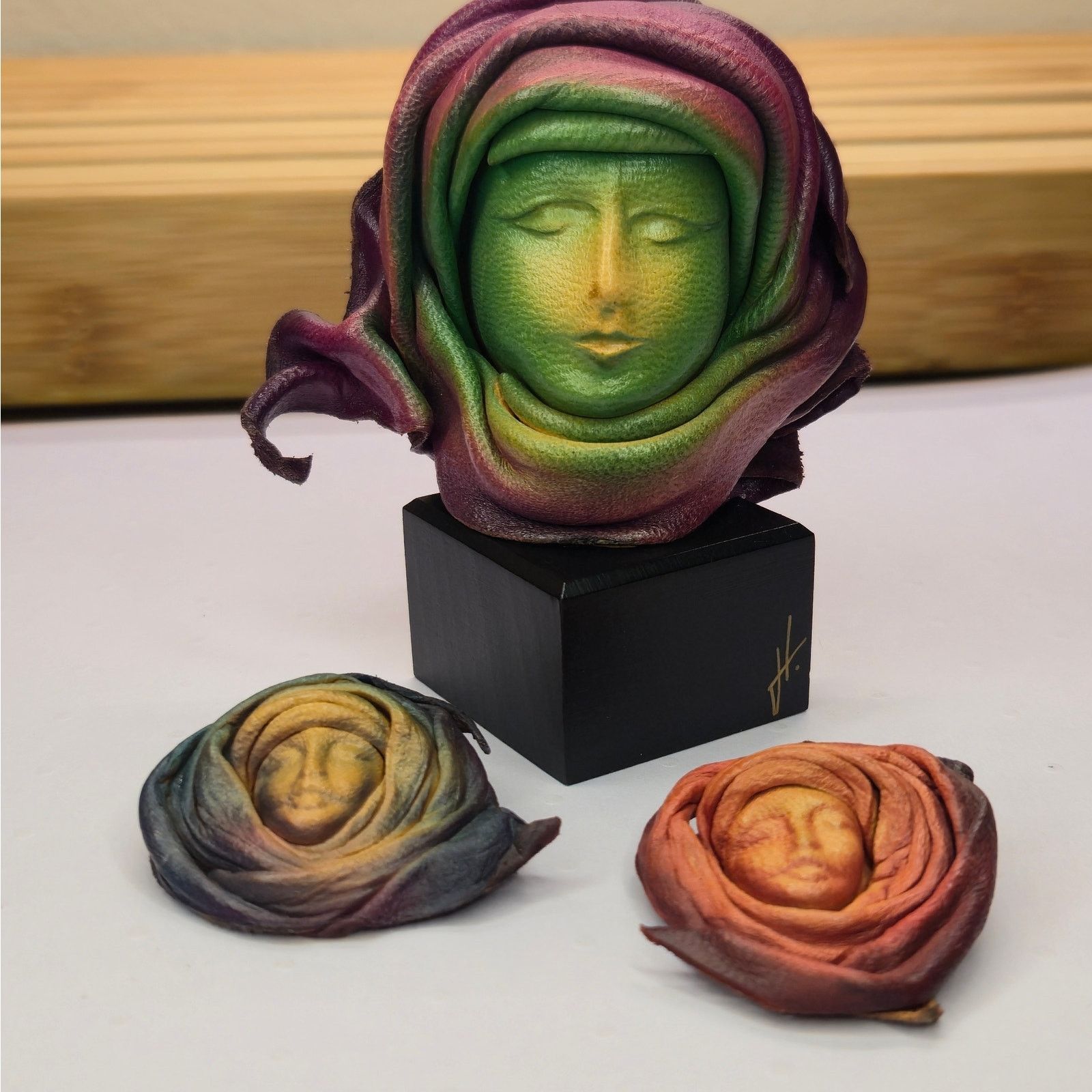 Leather Vintage Signed Sculpted Leather Face Bust & 2 Brooches Set Size ONE SIZE - 16 Thumbnail