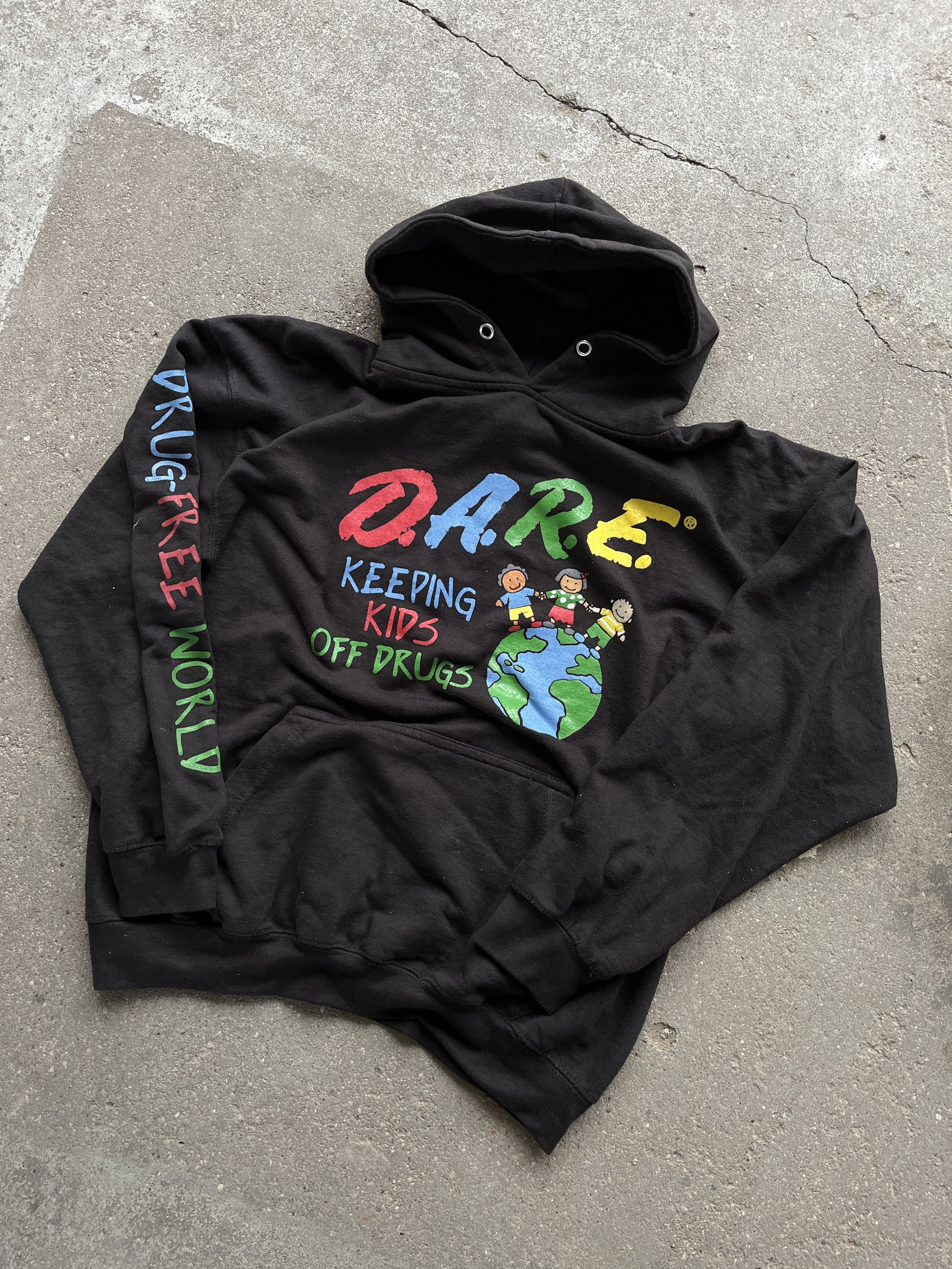 D.A.R.E D.A.R.E. “Keep Kids Off Drugs” 90s vintage sweatshirt Size US L / EU 52-54 / 3 - 1 Thumbnail