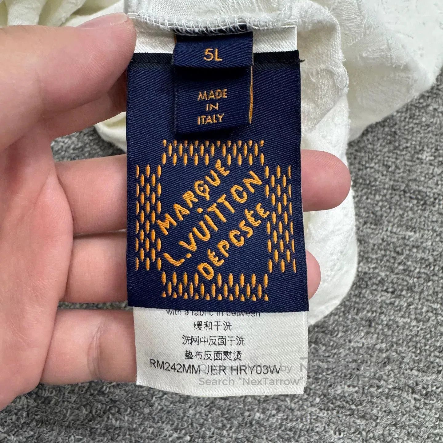 Louis Vuitton Louis Vuitton LV Embossed Monogram Short-Sleeve. Size US XXL / EU 58 / 5 - 3 Thumbnail