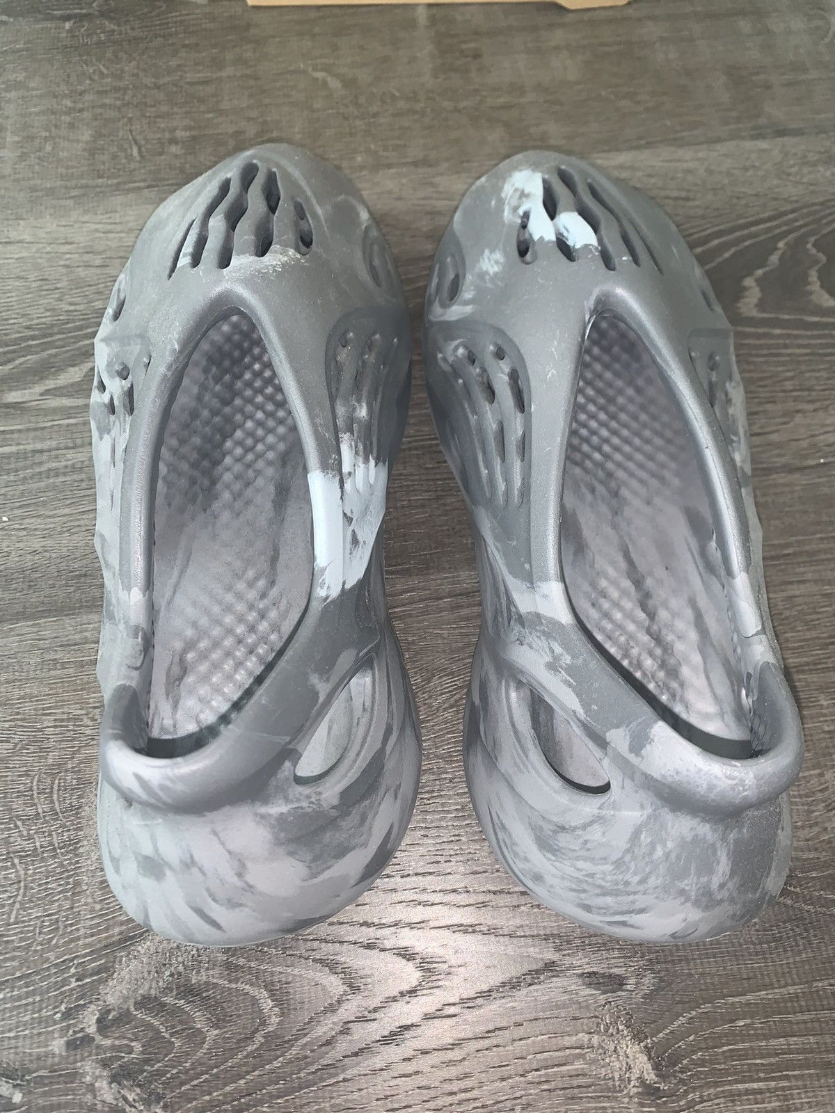 Adidas × Kanye West × Yeezy Yeezy Foamrunner MX Granite Size 10M Size US 10 / EU 43 - 6 Thumbnail