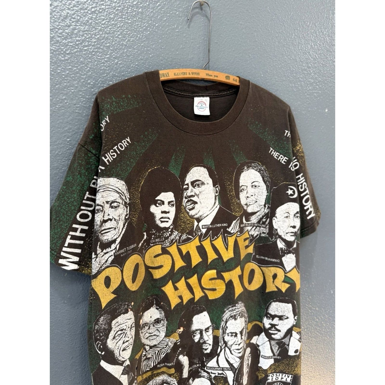 Delta VINTAGE 90s Black History Positive History All Over Print Black Tee Shirt XL Men Delta T-Shirt 90s Clothing Mens Black Size US XL / EU 56 / 4 - 2 Thumbnail