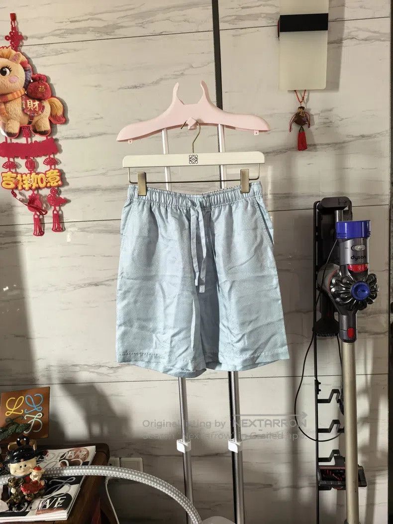 Loewe Loewe Mulberry silk full logo shorts Size US 30 / EU 46 - 1 Thumbnail