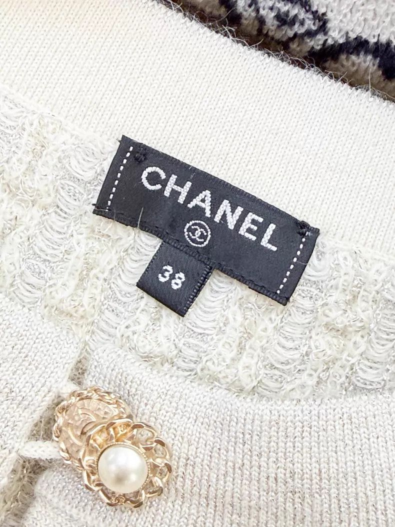 Chanel Chanel Knitted four-pocket pearl button long-sleeved knitt Size XS / US 0-2 / IT 36-38 - 5 Thumbnail