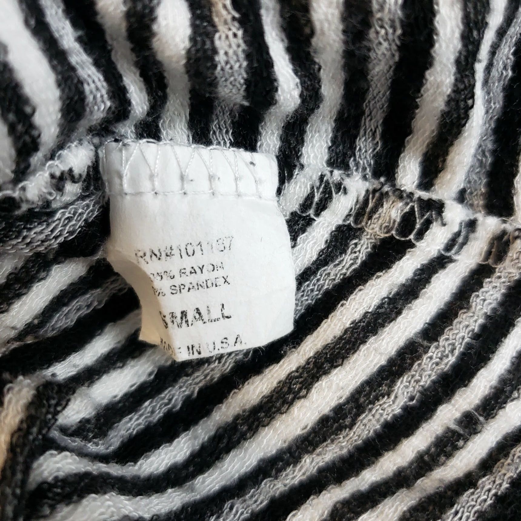 Vintage Pebble and Stone Womens Top Blouse Sz S Black Gray Striped Short Sleeve Pullover Shirt Weekend, Casual, 23" Length, 17" Width, Rayon Blend Size S / US 4 / IT 40 - 6 Thumbnail