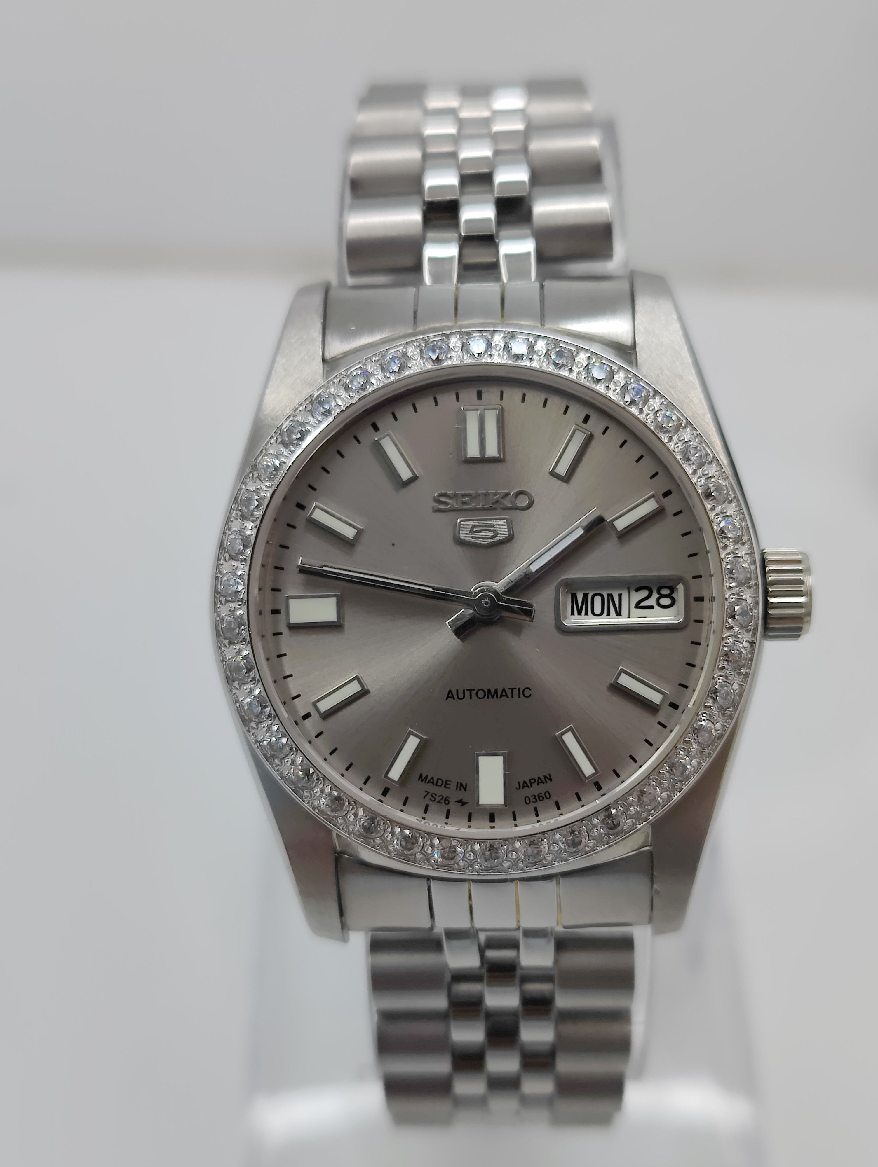 Seiko 5 Automatic Acrylic Crystal Bazel Day/Date Japan