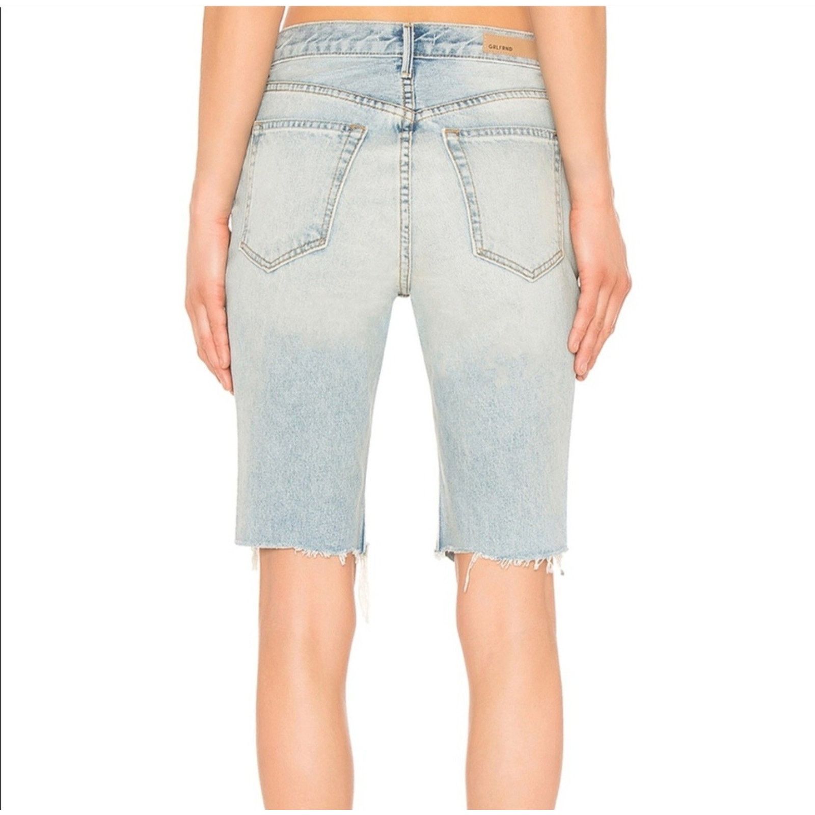 GRLFRND GRLFRND BEVERLY Bermuda Light Wash Frayed Hem Button Fly 26 Size 26" / US 2 / IT 38 - 3 Thumbnail