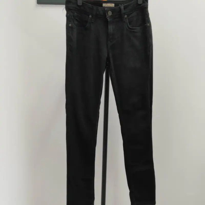 Burberry Women's Black Denim Pants in Size M