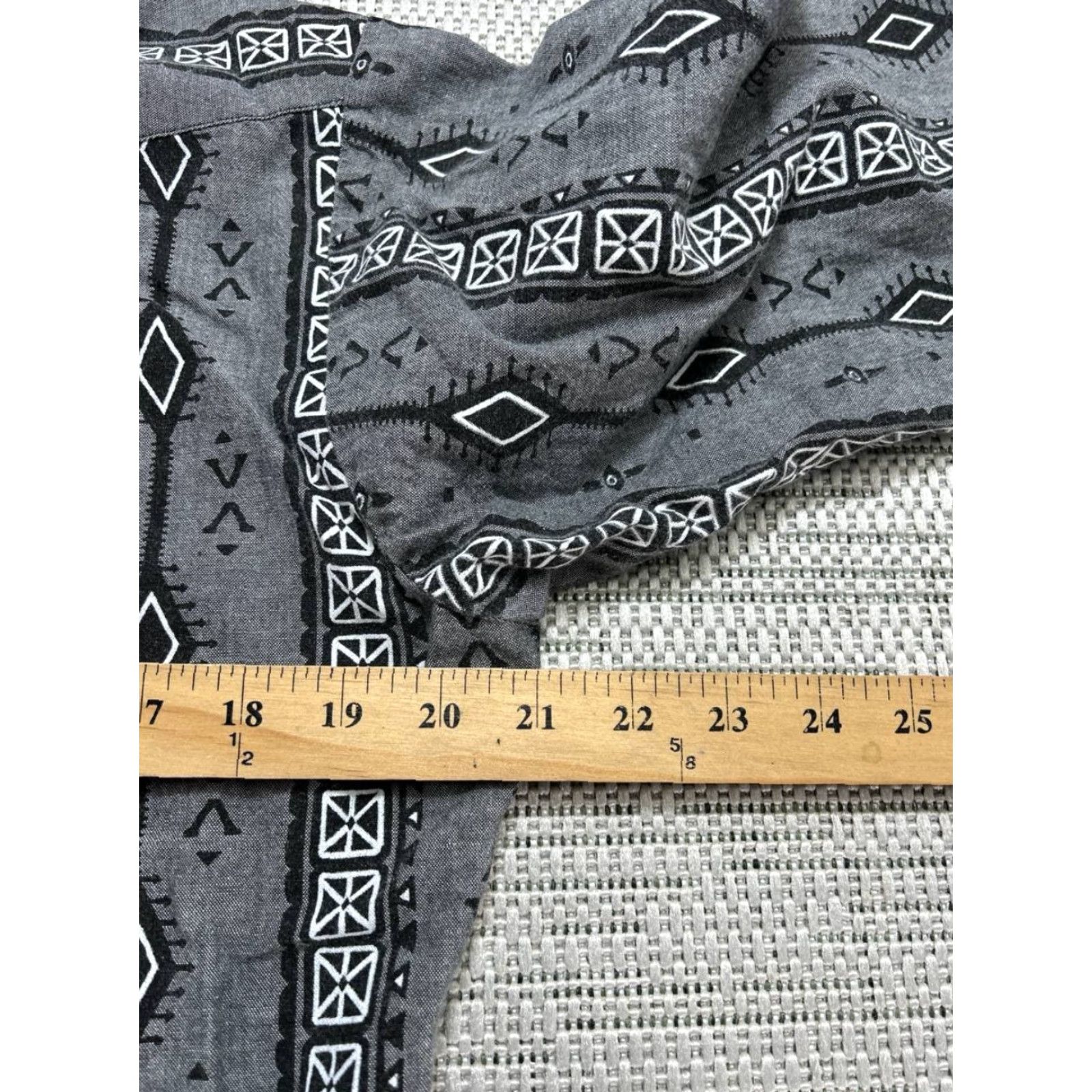 Vintage Panhandle Slim Shirt Mens 15.5 Gray Black Cotton Aztec Geometric Western Collar Slimming Casual Dress Shirt Mens Medium? Size US L / EU 52-54 / 3 - 5 Thumbnail