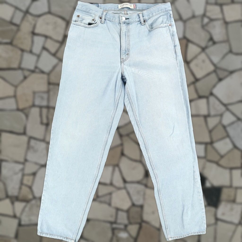 Denime Levis 560 Comfort Cotton Denim Jeans Pants Light Wash Men's 36 Jeans Regular Male 36 Light Wash 560 Comfort Casual Pants Mens Size US 36 / EU 52 - 1 Thumbnail