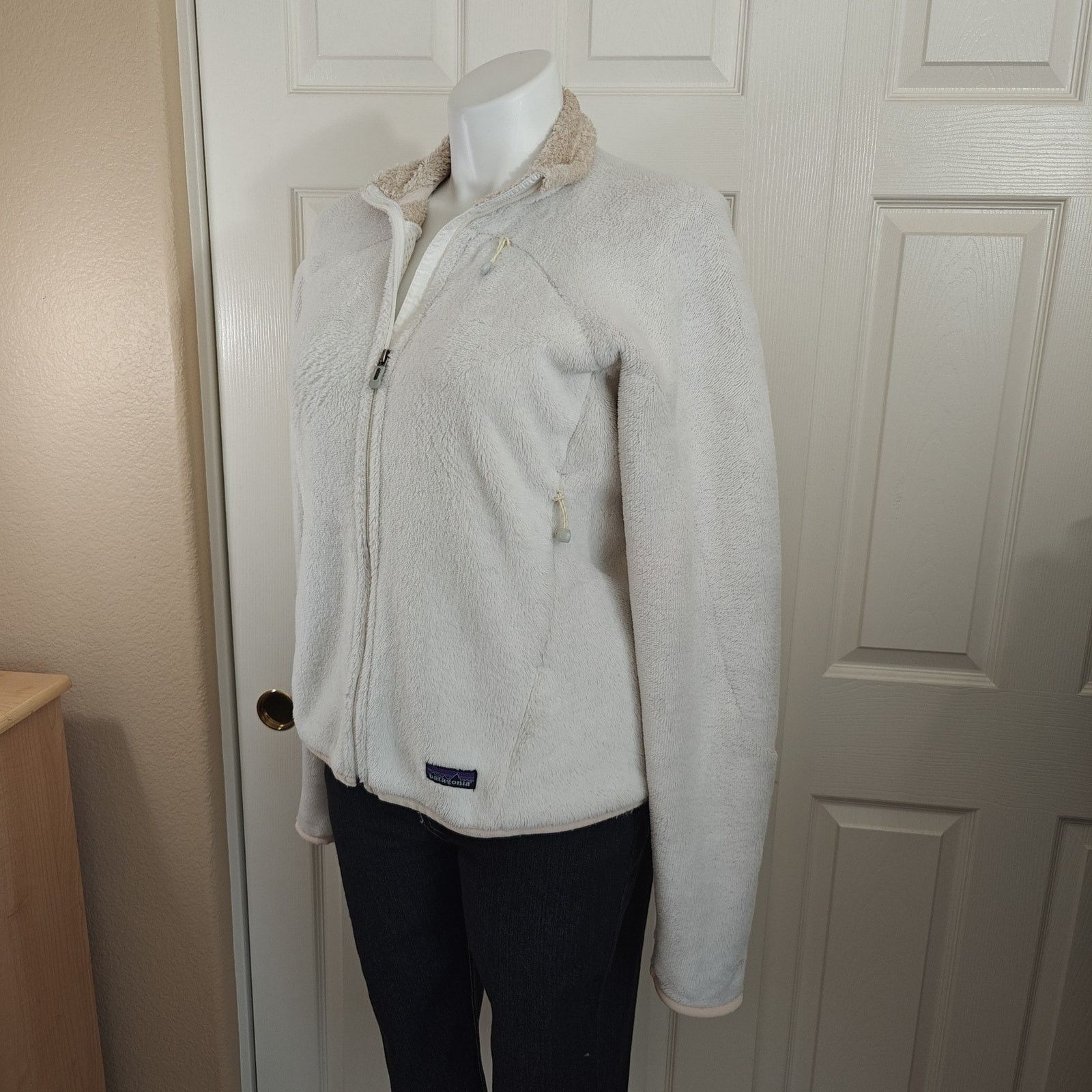 Patagonia W's Patagonia Cream Regulator R4 Fleece Jacket sz L Size L / US 10 / IT 46 - 2 Thumbnail