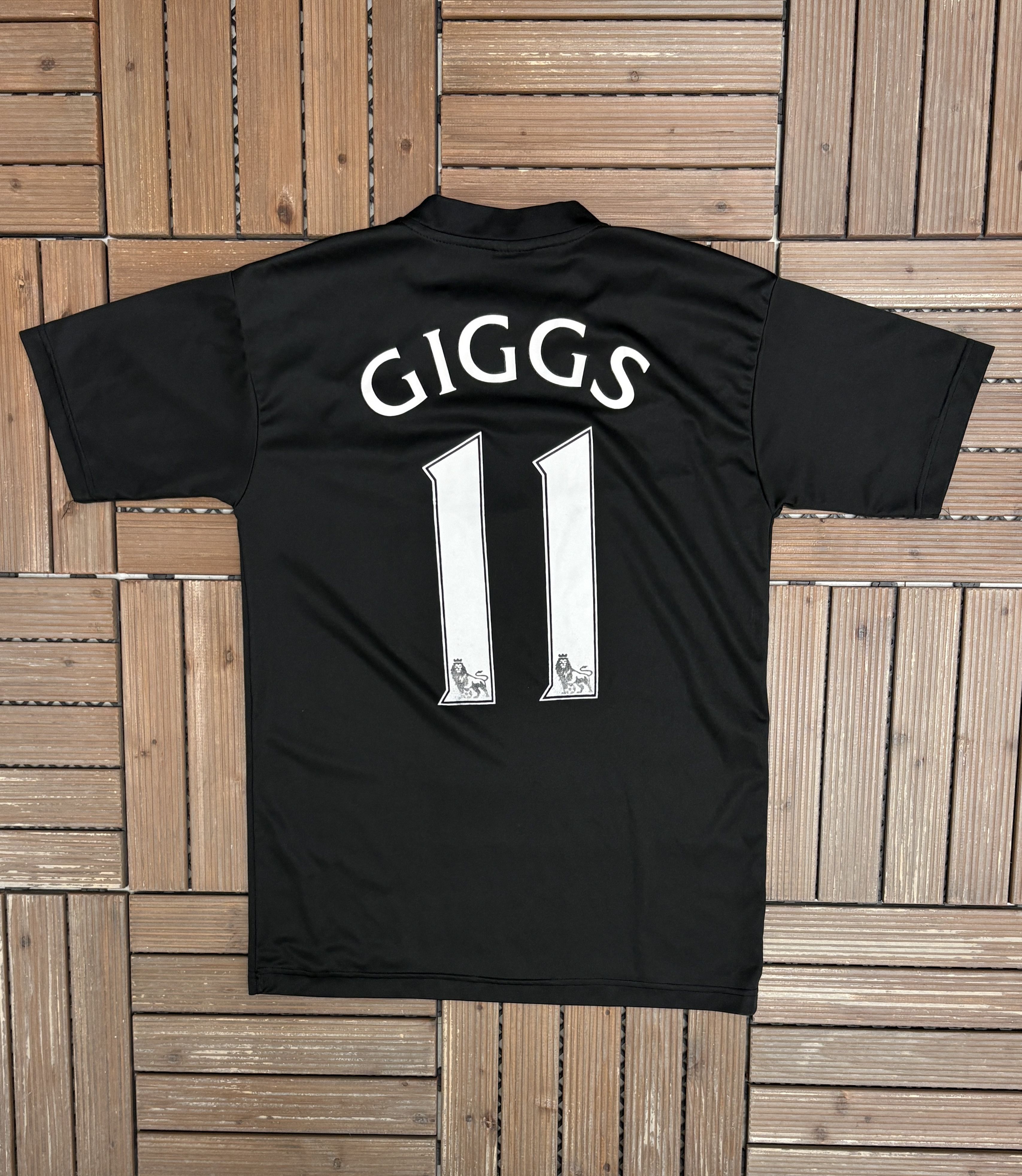 Vintage Manchester United Ryan Giggs 2010 Third Kit Jersey Size US L / EU 52-54 / 3 - 4 Thumbnail