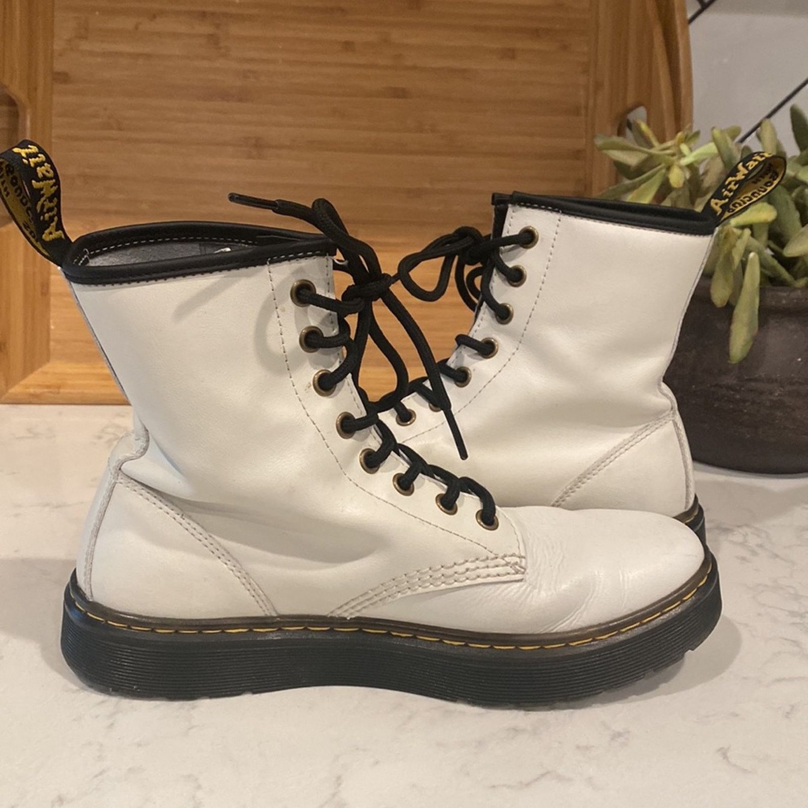 Dr. Martens Dr. Martin white SOFTY T LEATHER LACE UP BOOTS grunge sz 7 Size US 7 / IT 37 - 7 Thumbnail