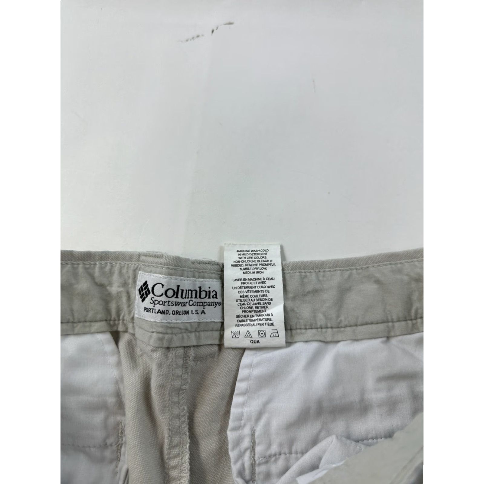 Vintage VINTAGE Columbia Shorts Women’s 10 Khakis Chino Hiking -2 Beige Regular 7in Inseam Pockets Breathable Fish Outdoor Casual Activewear Travel Womens Size 32" / US 10 / IT 46 - 4 Thumbnail