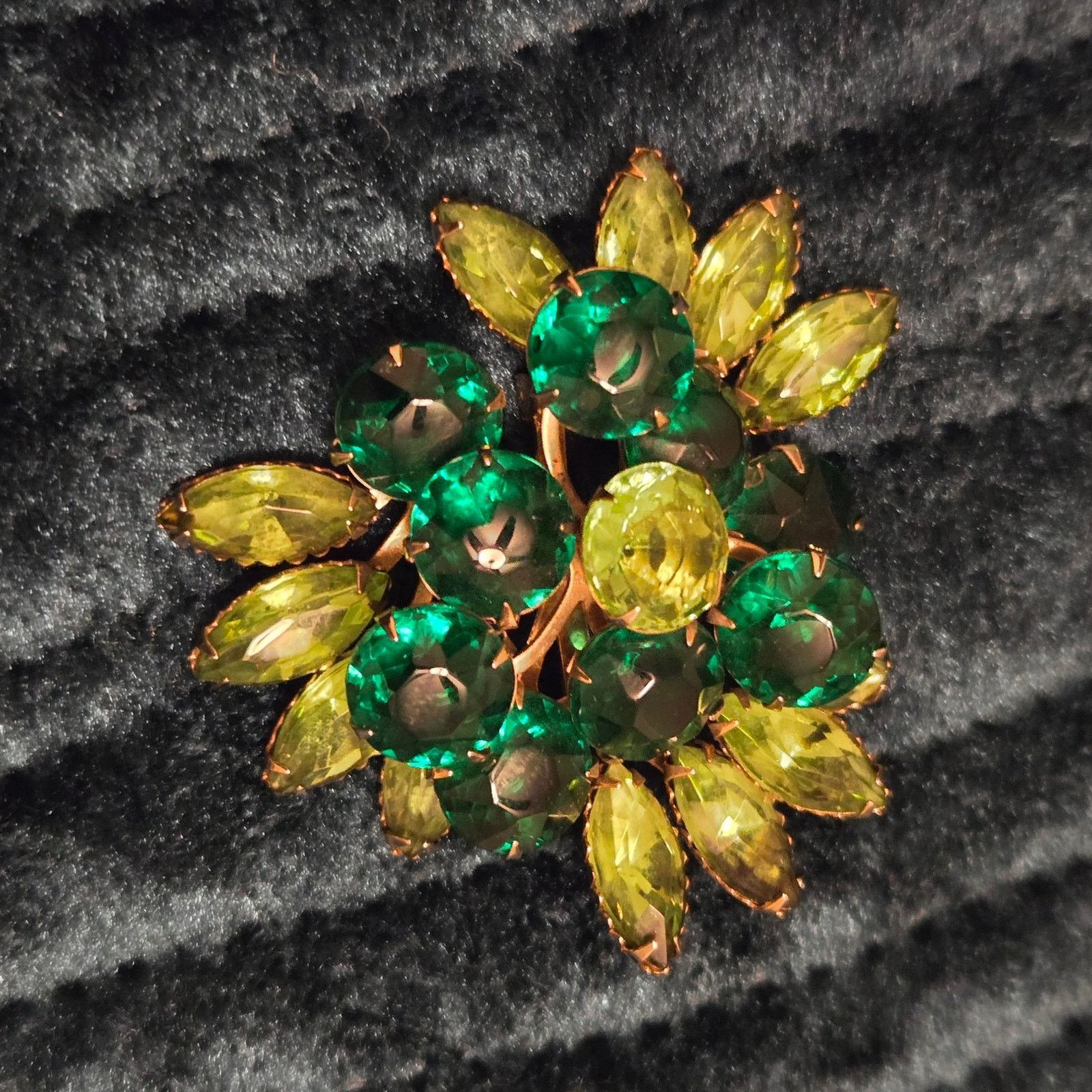 Jewelry Stunning Vintage Green Rhinestone Brooch Size ONE SIZE - 4 Thumbnail
