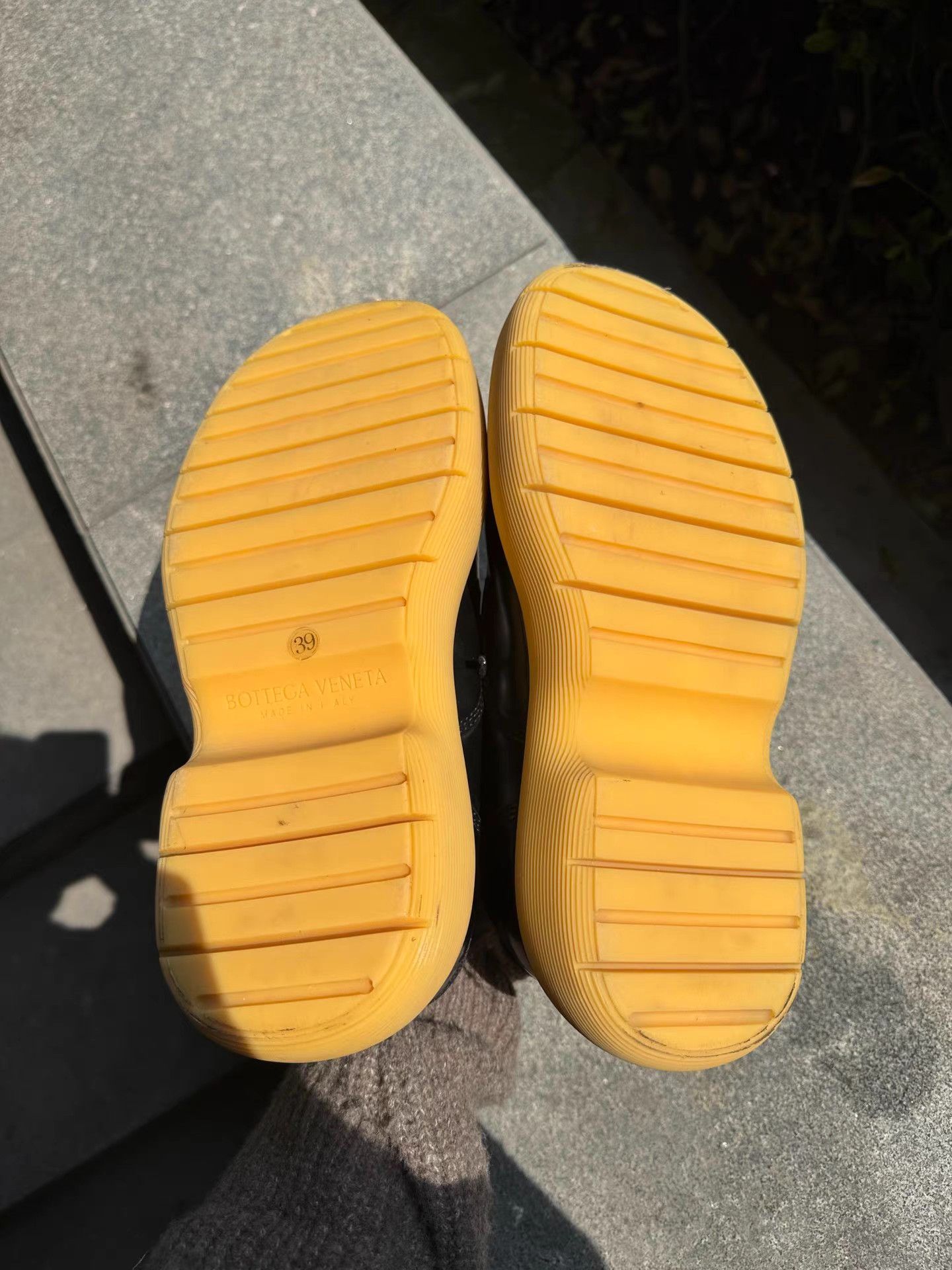Bottega Veneta Bottega Veneta Yellow Sole Round-Toe Martin Boots K6 Size US 6 / EU 39 - 8 Thumbnail