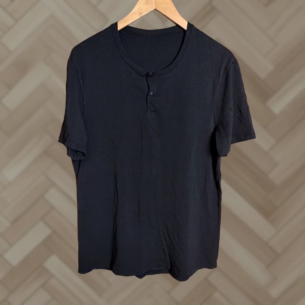 Lululemon Lululemon T-Shirt Henley Basic Short Sleeve Mens M Black Size US M / EU 48-50 / 2 - 1 Thumbnail