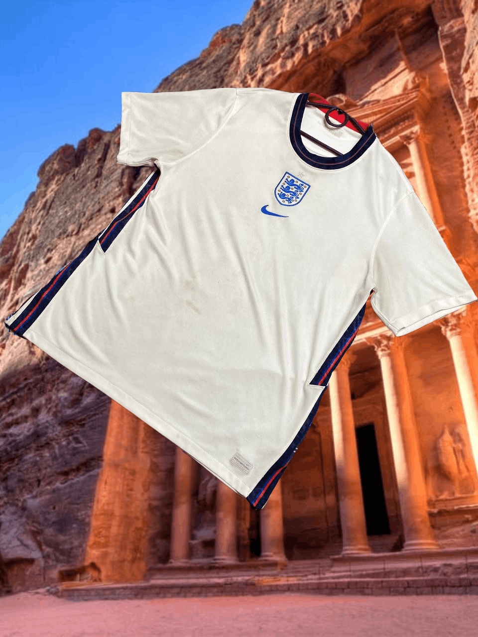 Nike T-Shirt Nike football England logo center jerseys Vintage Size US XL / EU 56 / 4 - 1 Thumbnail